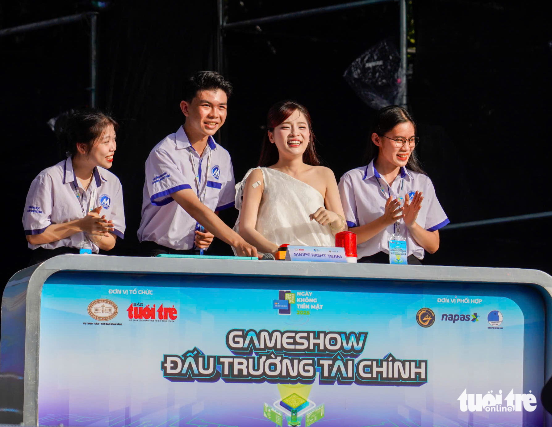 Đội FinHer Trường đại học Kinh tế - Luật chiến thắng game show Đấu trường tài chính - Ảnh 10. Đấu trường tài chính - Ảnh 10.