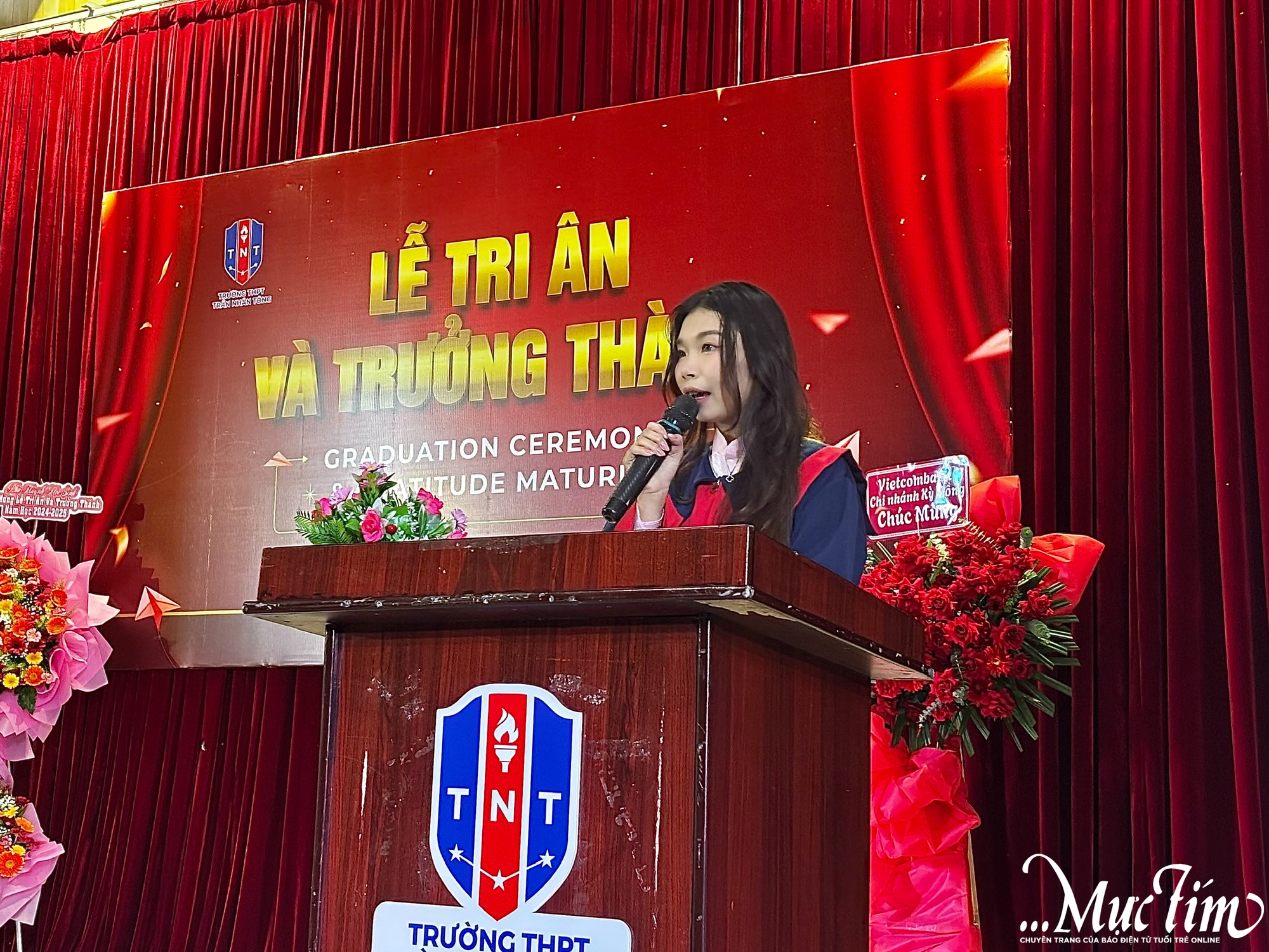 Học sinh Trường THPT Trần Nhân Tông phát biểu trong lễ tri ân: Dù cha mẹ không xuất chúng... nhưng là người vĩ đại! - Ảnh 2.