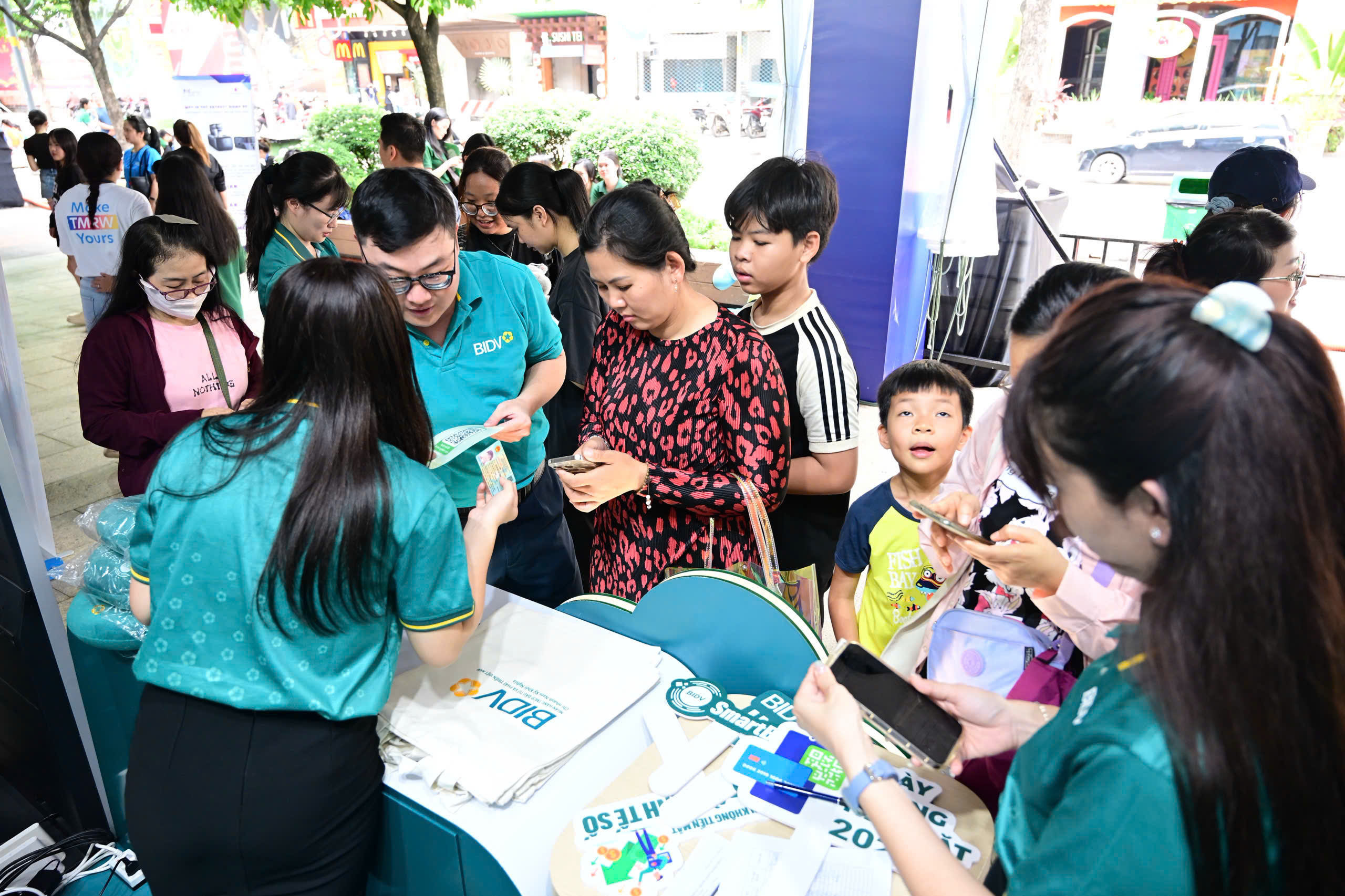 Ngày không tiền mặt 2025 - Ảnh 1.