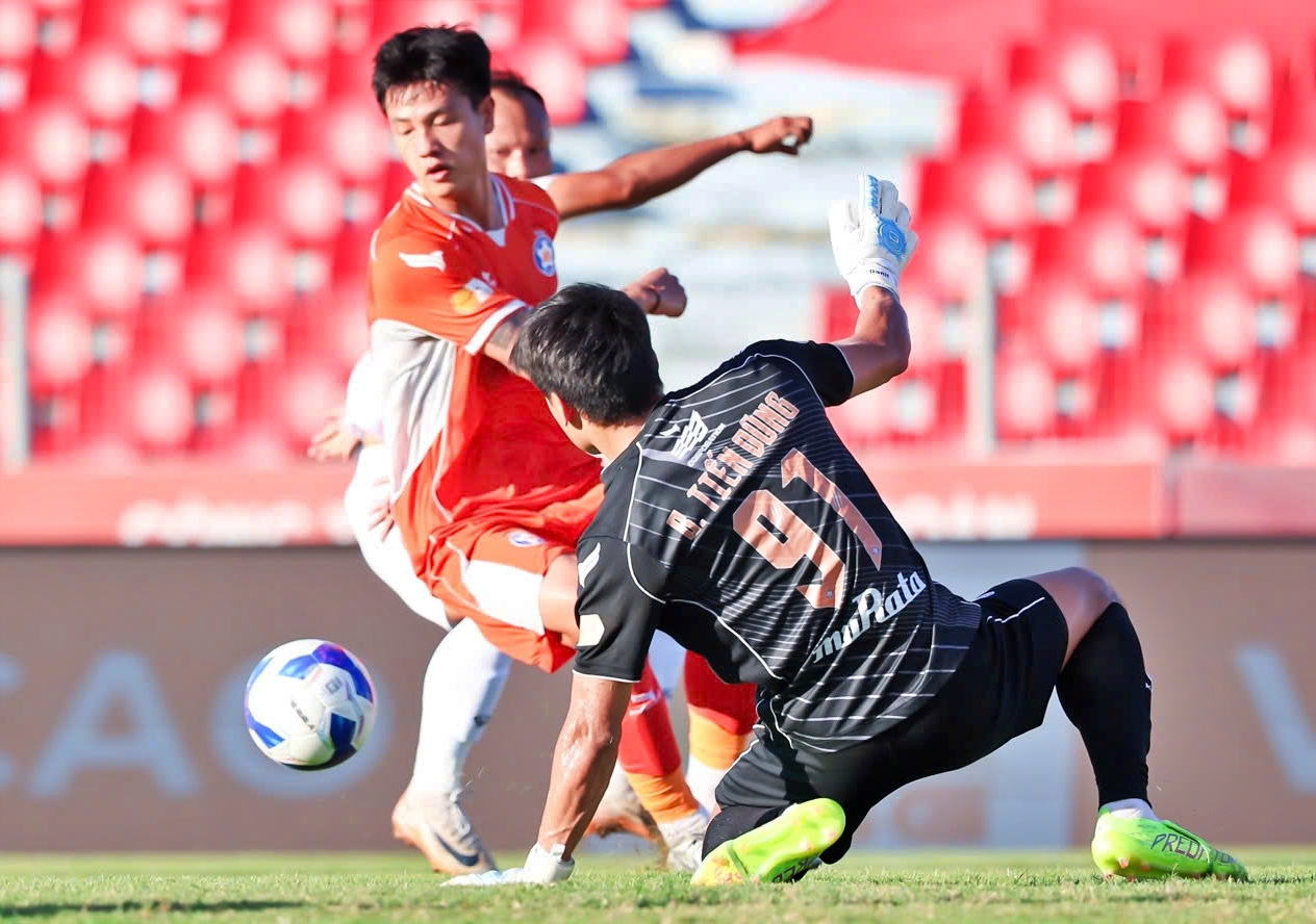 Bùi Tiến Dũng chơi xuất thần, Đà Nẵng thoát hiểm - Ảnh 1.