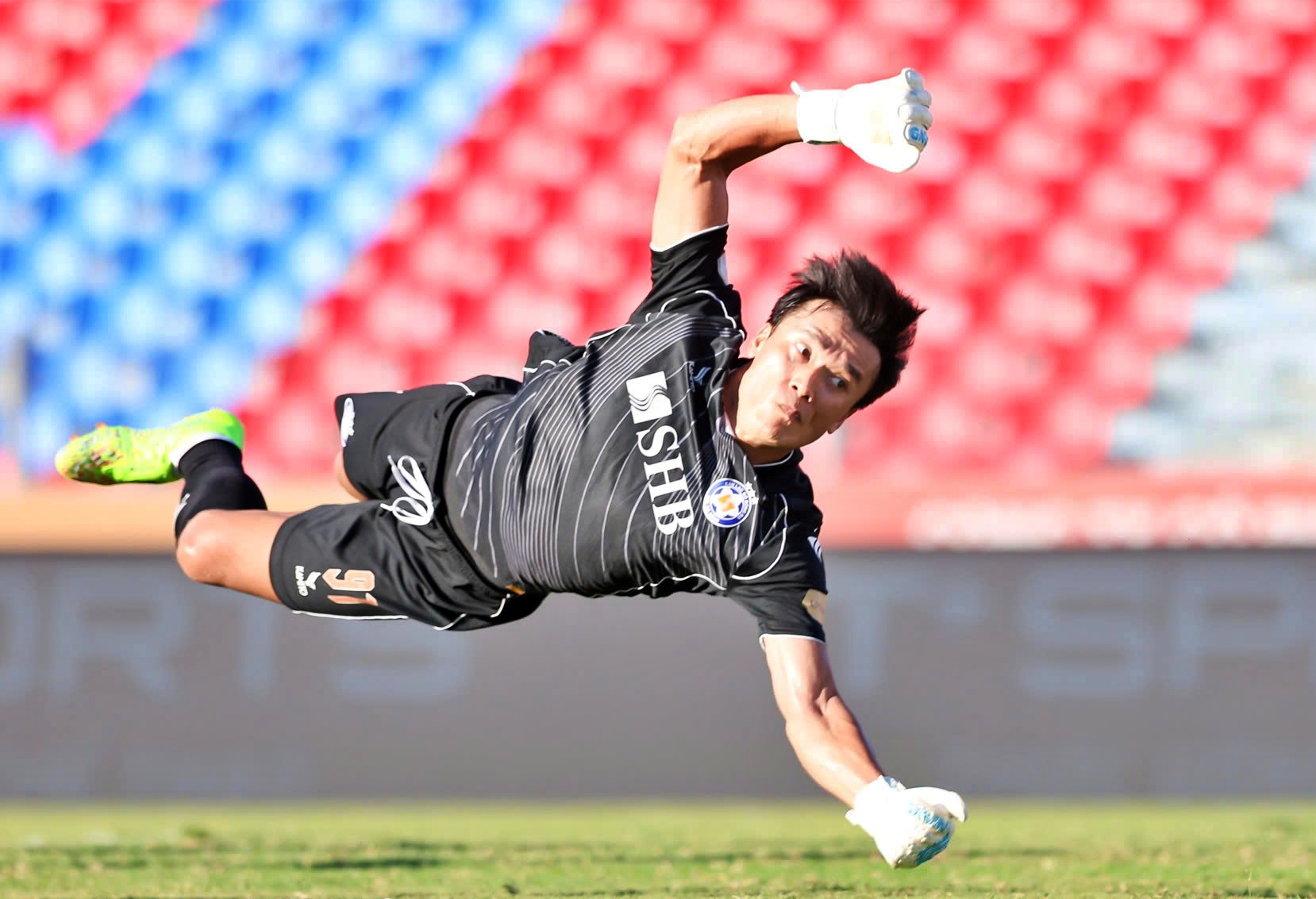 Bùi Tiến Dũng chơi xuất thần, Đà Nẵng thoát hiểm - Ảnh 3.