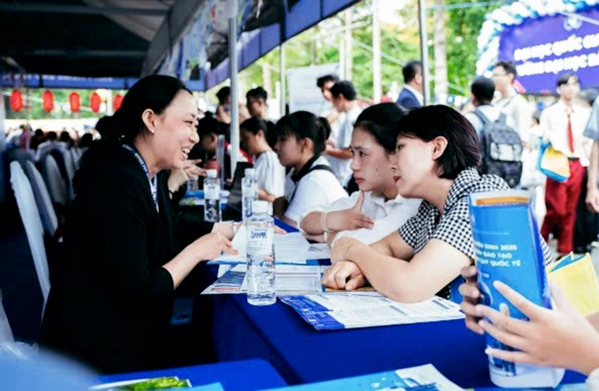 Để đại học không là 'ốc đảo tri thức' - Ảnh 1. đại học - Ảnh 1.