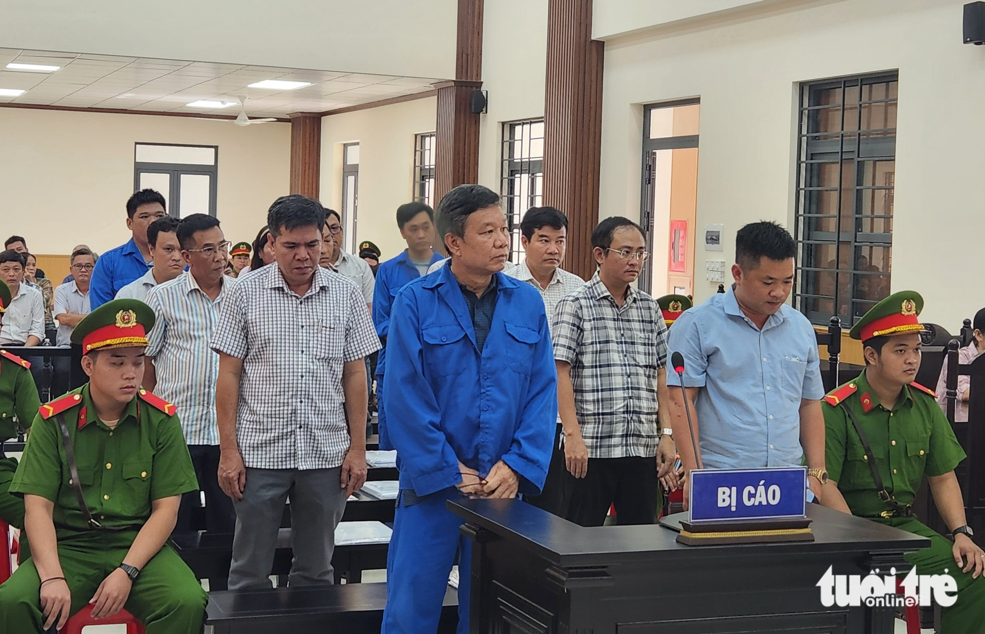 Vì sao cựu giám đốc ban quản lý dự án và đơn vị thi công ở An Giang hầu tòa? - Ảnh 1.