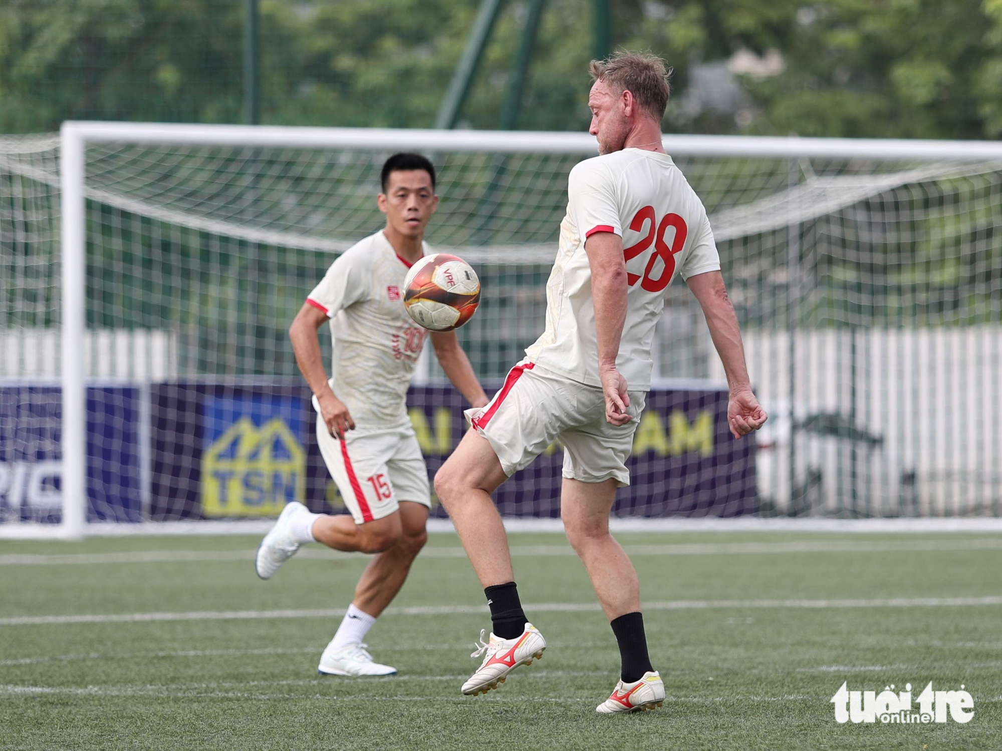 HLV Polking và Văn Quyết đấu với Hoàng Đức - Ảnh 1.