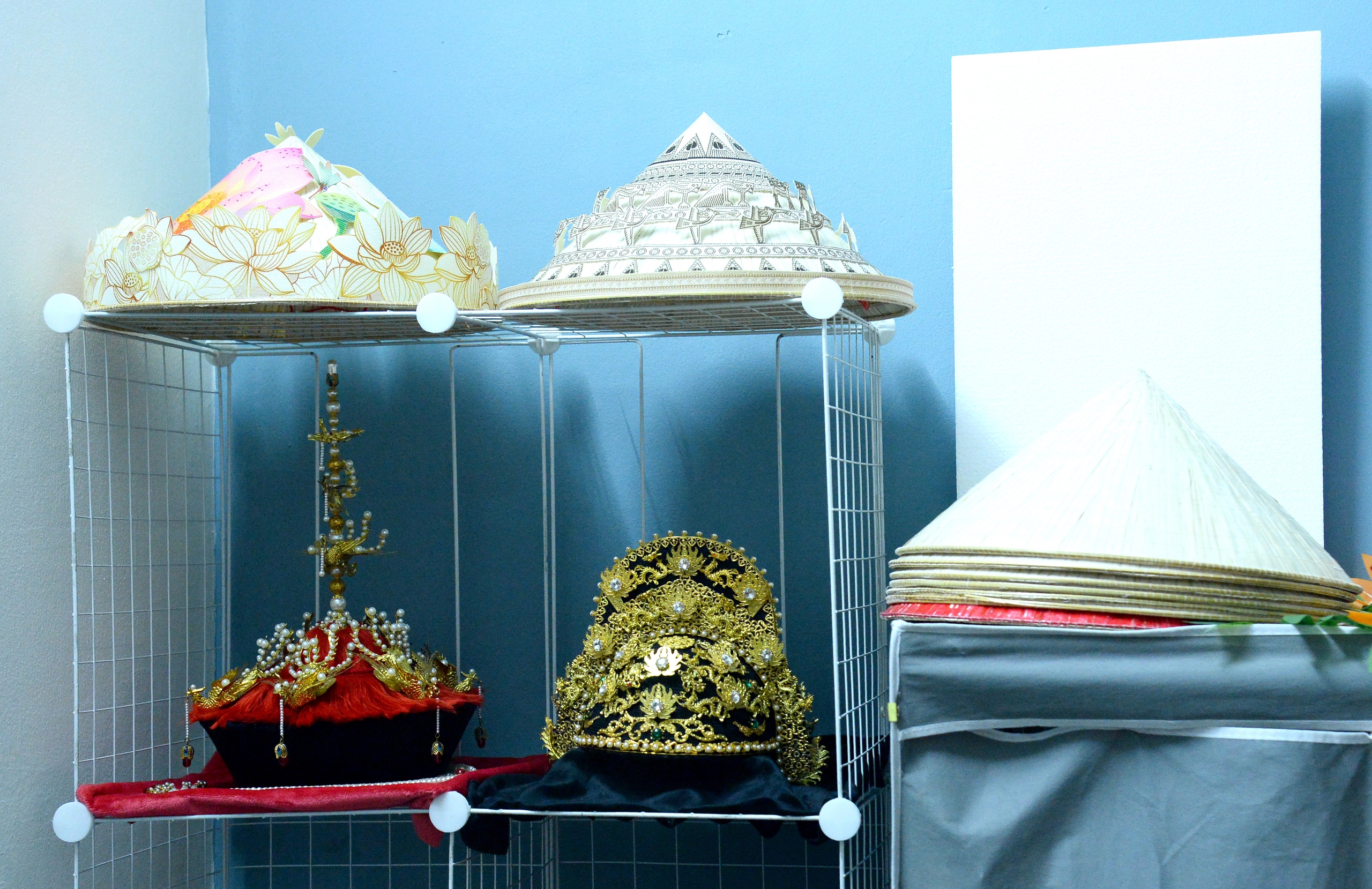 Vietnamese engineering graduate gives traditional conical hats a modern cultural twist- Ảnh 3. Vietnamese engineering graduate gives traditional conical hats a modern cultural twist- Ảnh 3.