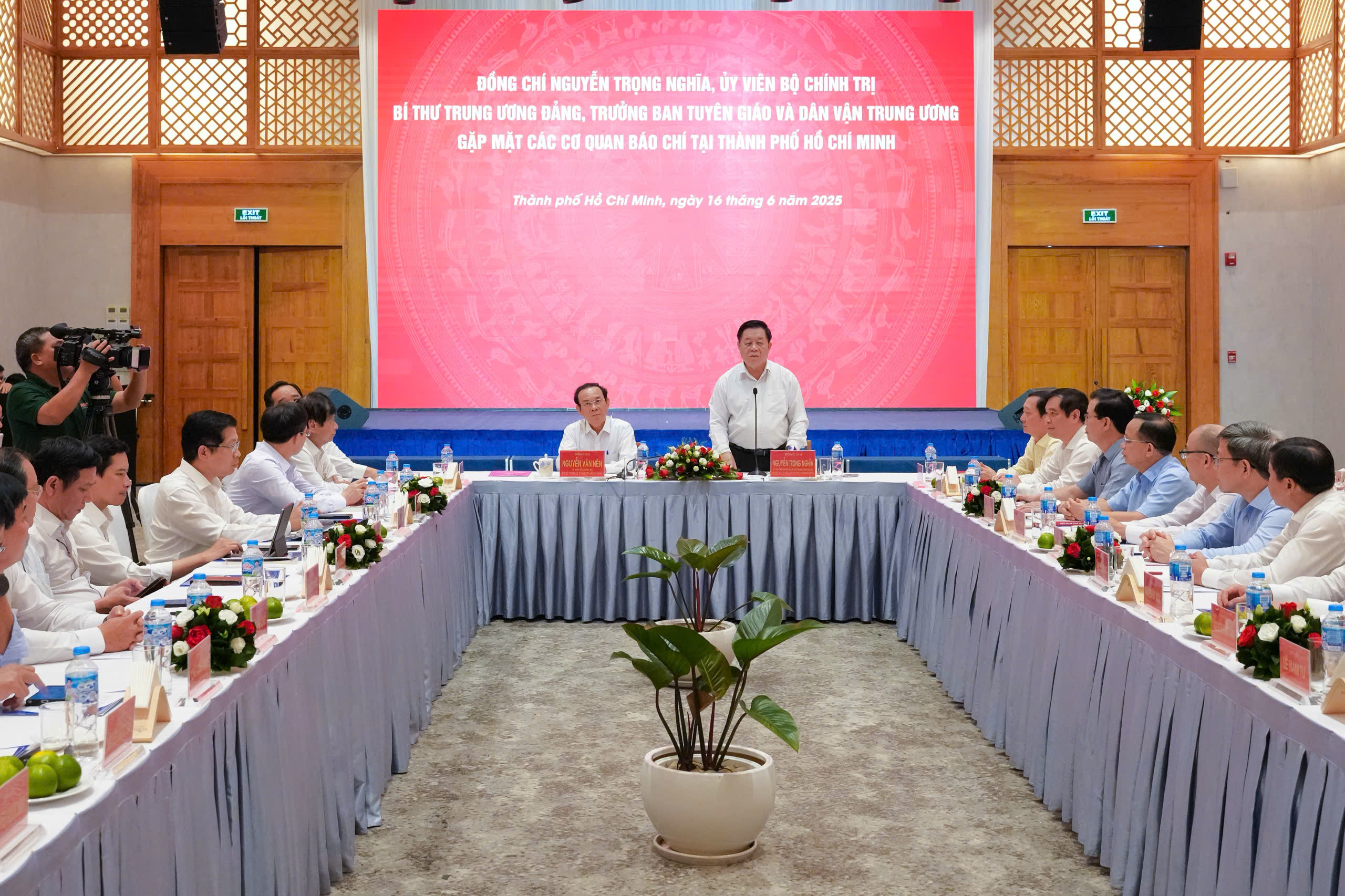 báo chí - Ảnh 1.