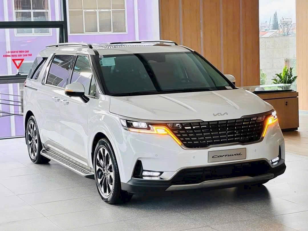 Kia Carnival bản xăng cao nhất giảm tới 210 triệu đồng tại đại lý, giá thực tế còn 1,549 tỷ đồng nhưng phải đánh đổi 1 thứ- Ảnh 2. Kia Carnival - Ảnh 1.