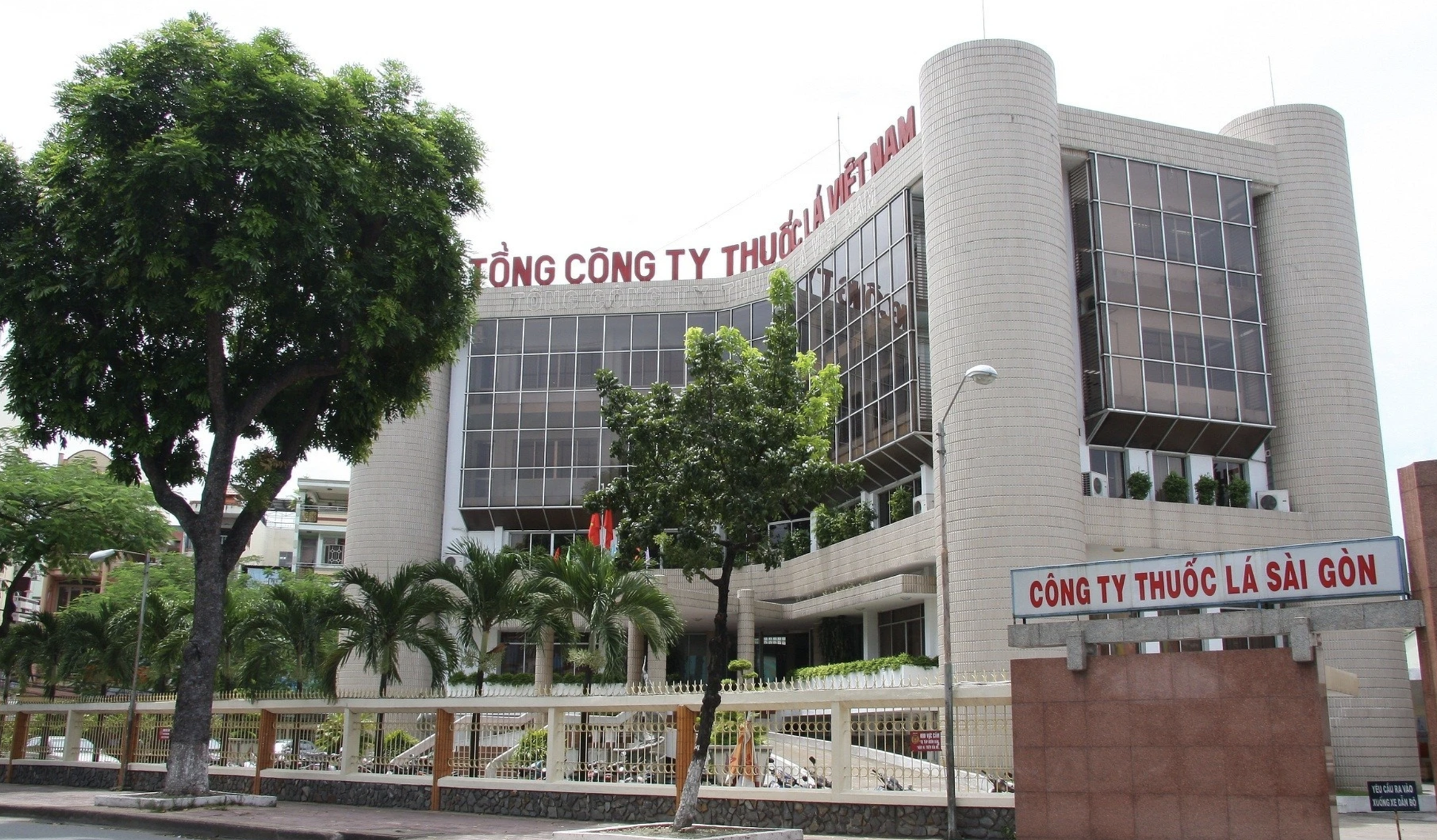 Tổng công ty Thuốc lá Việt Nam lập kỷ lục doanh thu, báo lãi hàng ngàn tỉ - Ảnh 1.