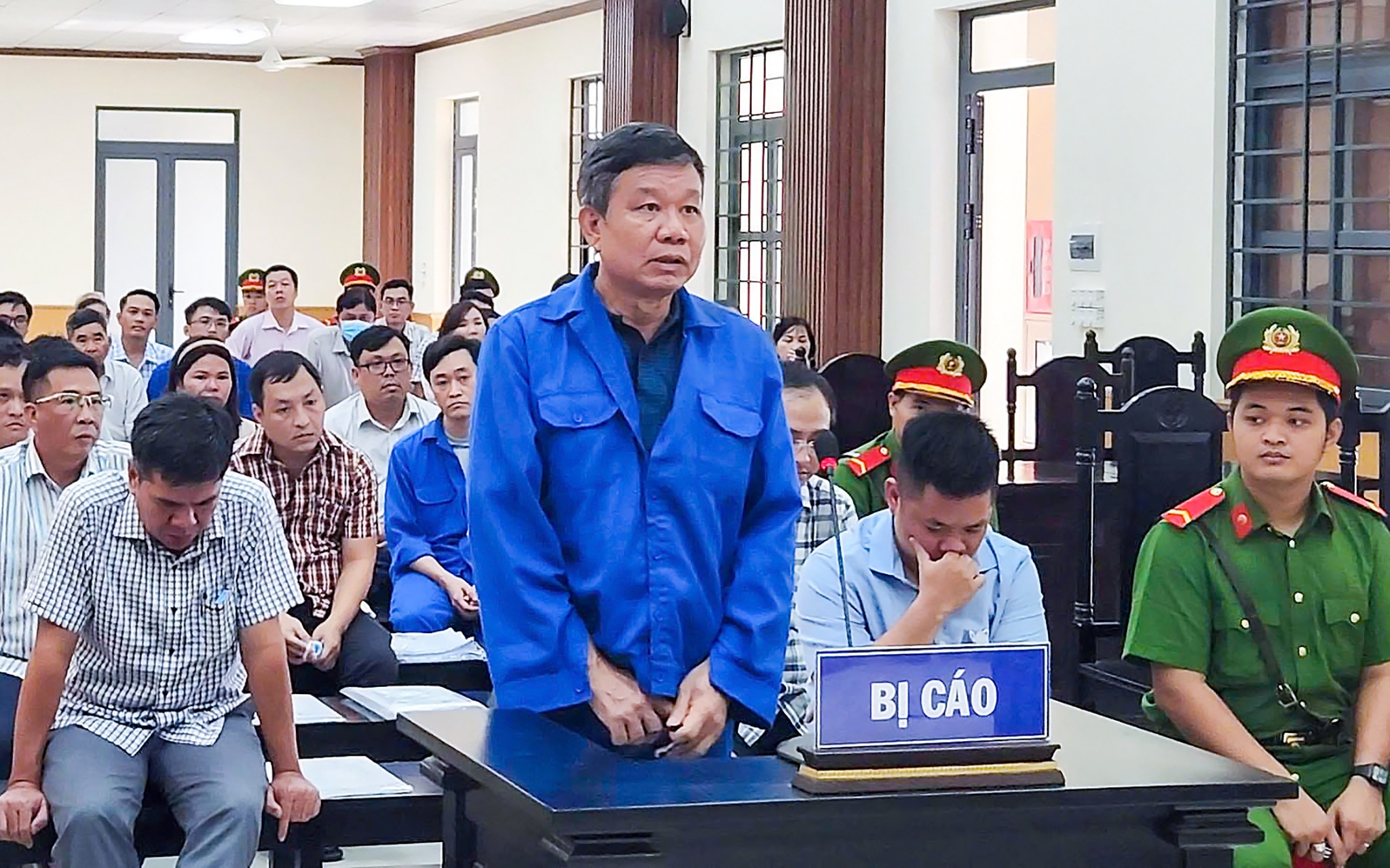 Đề nghị từ 7-8 năm tù đối với cựu giám đốc Ban quản lý dự án An Giang - Ảnh 1. Đề nghị từ 7-8 năm tù đối với cựu giám đốc Ban quản lý dự án An Giang - Ảnh 1.