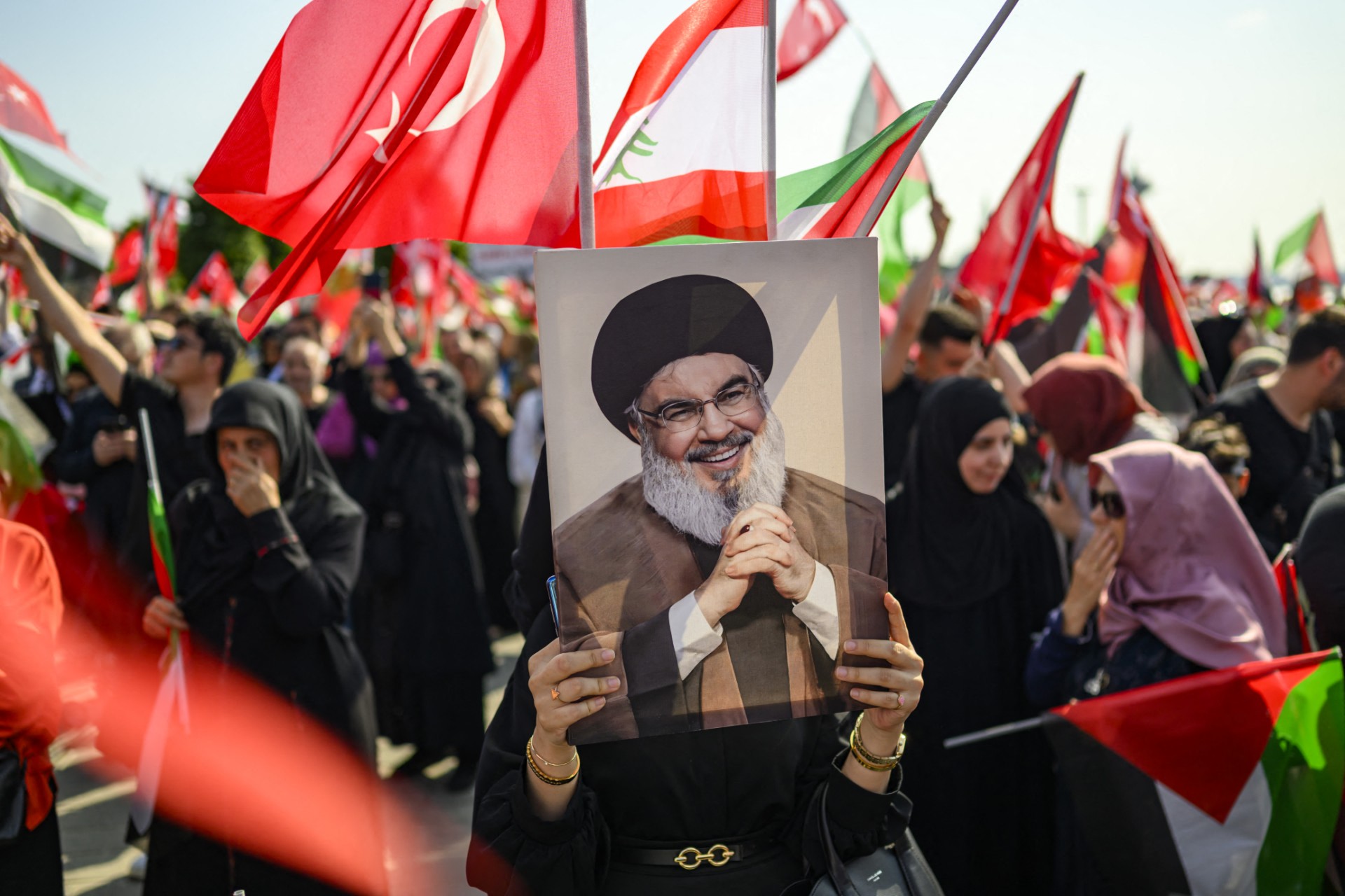 Hezbollah đứng ngoài, Lebanon tìm cách tránh bị kéo vào chiến sự Iran - Israel - Ảnh 1.
