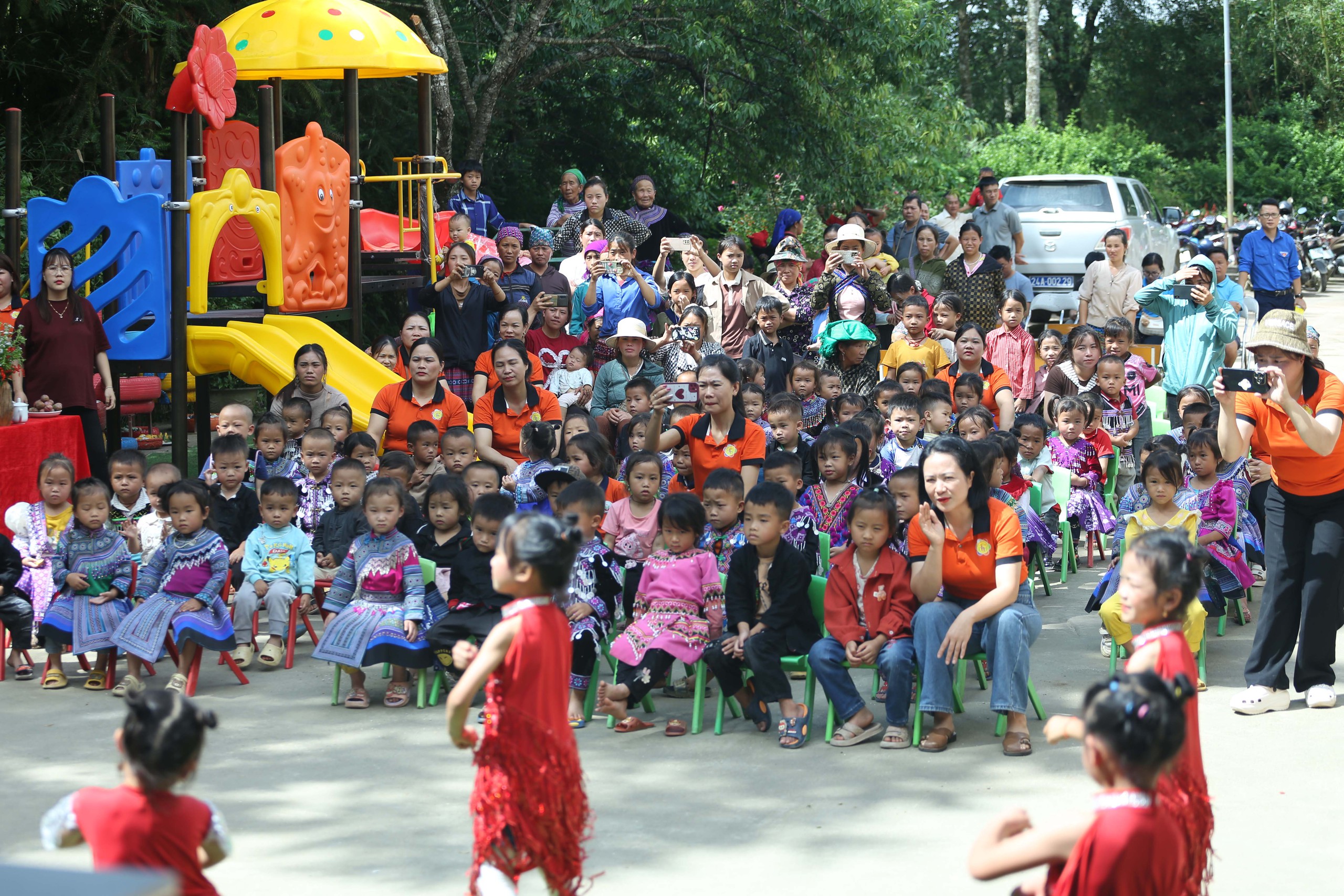 Từ đóng góp của bạn đọc Tuổi Trẻ, khánh thành trường mầm non ở Lào Cai bị ảnh hưởng mưa bão Yagi - Ảnh 3.
