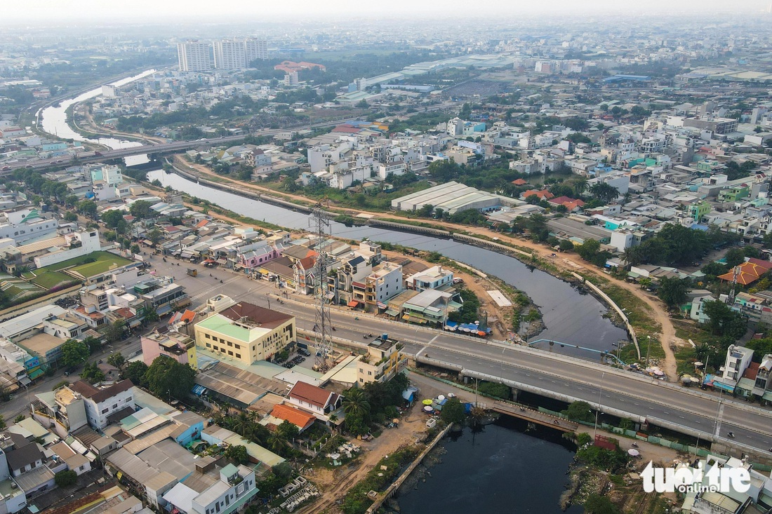 Dự án kênh Tham Lương 9.000 tỉ đồng: Loạt nhà thầu thi công lẹt đẹt bị xử phạt - Ảnh 1.