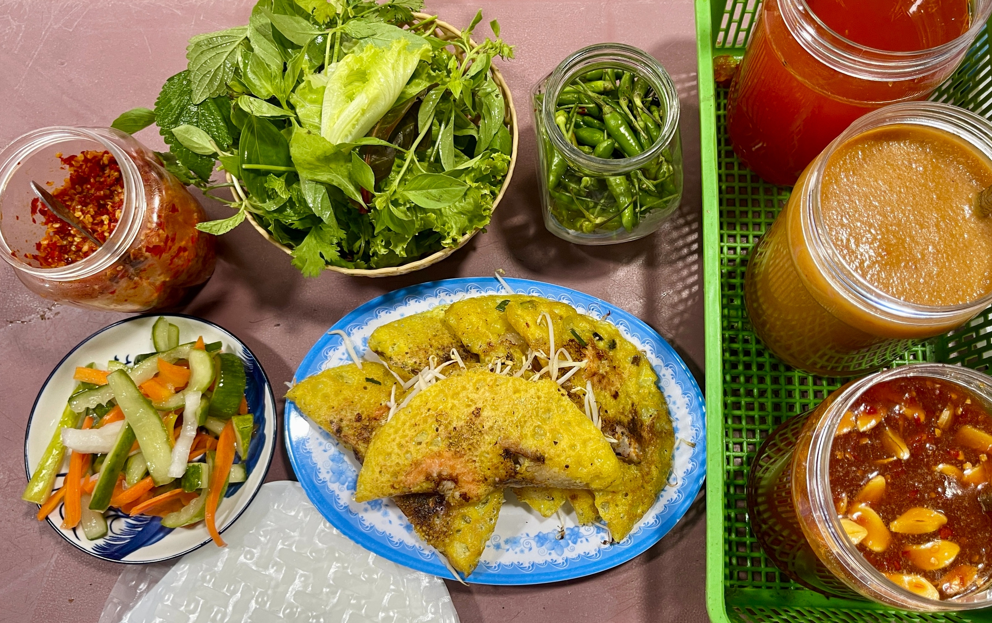 Chiều mưa ghé chợ Lạc Quang ăn đồ Phan Rang - Ảnh 5. Chiều mưa dạo chợ Lạc Quang ăn đồ Phan Rang: Bánh canh, căn, xèo, chả cá gợi vị quê nhà - Ảnh 5.