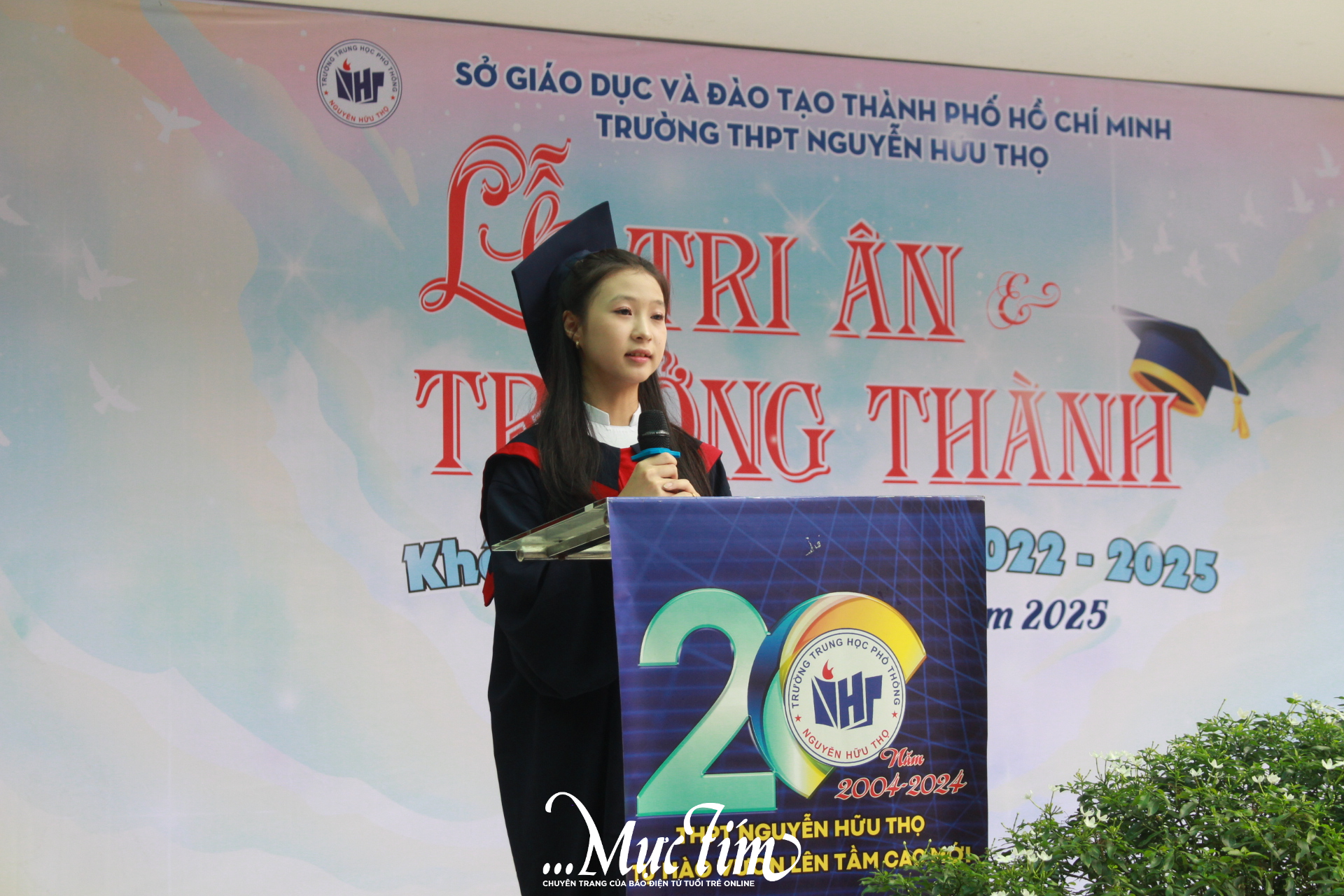 Học trò Trường THPT Nguyễn Hữu Thọ gửi lời chào tạm biệt 1000 ngày thanh xuân - Ảnh 8.