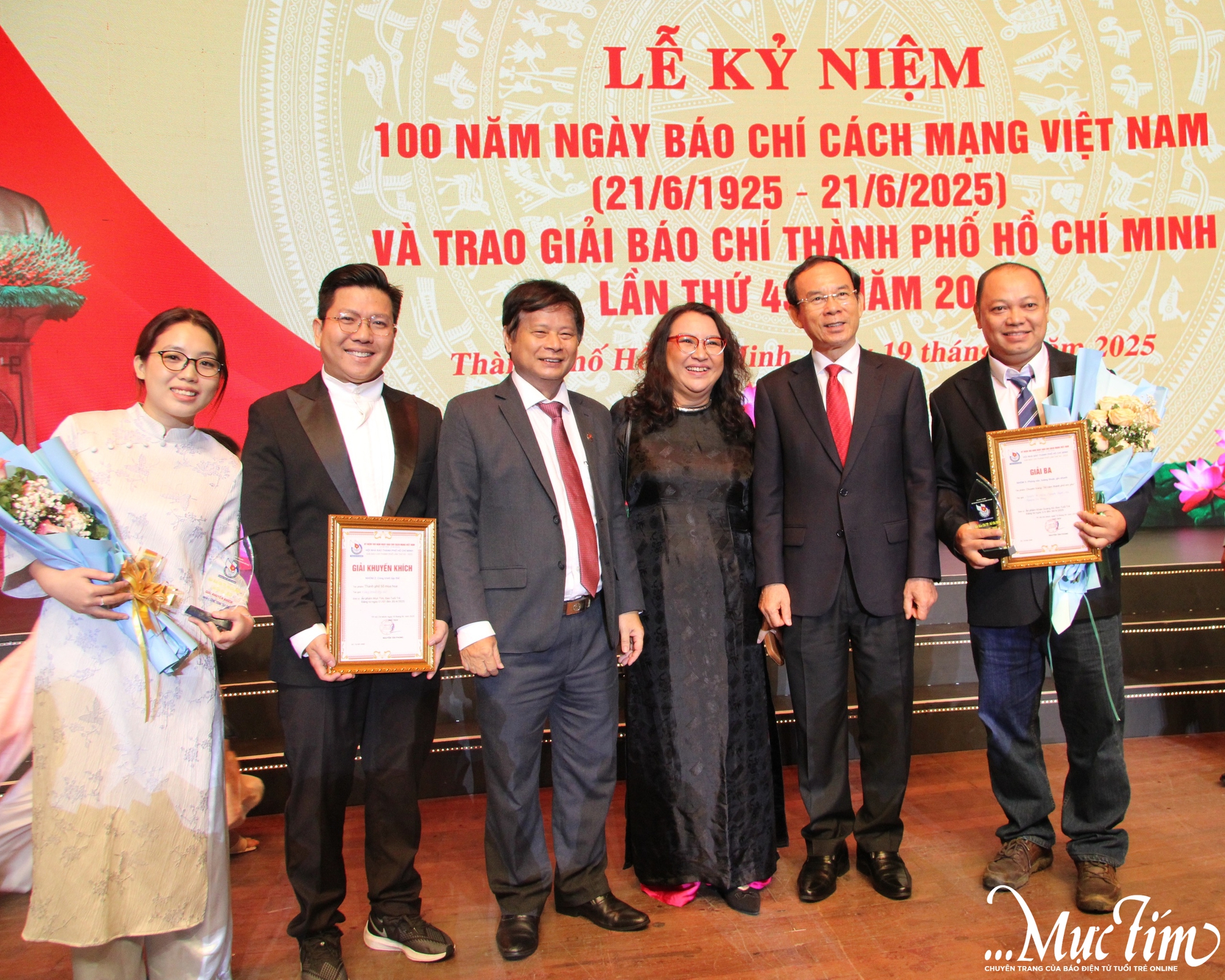 Khối ấn phẩm Khăn Quàng Đỏ, Mực Tím đoạt 2 giải báo chí TP.HCM lần thứ 43 - Ảnh 1.