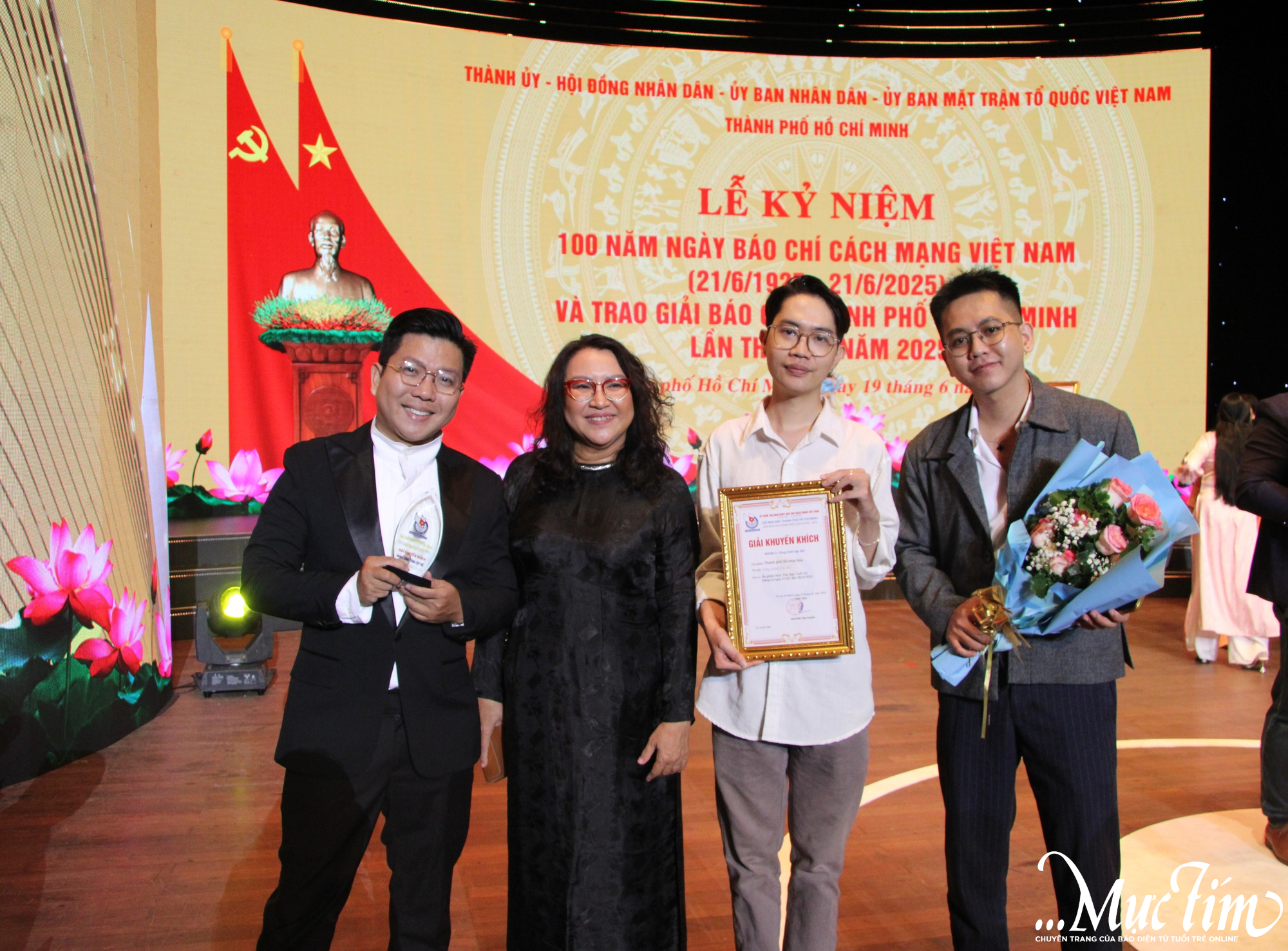 Khối ấn phẩm Khăn Quàng Đỏ, Mực Tím đoạt 2 giải báo chí TP.HCM lần thứ 43 - Ảnh 3.