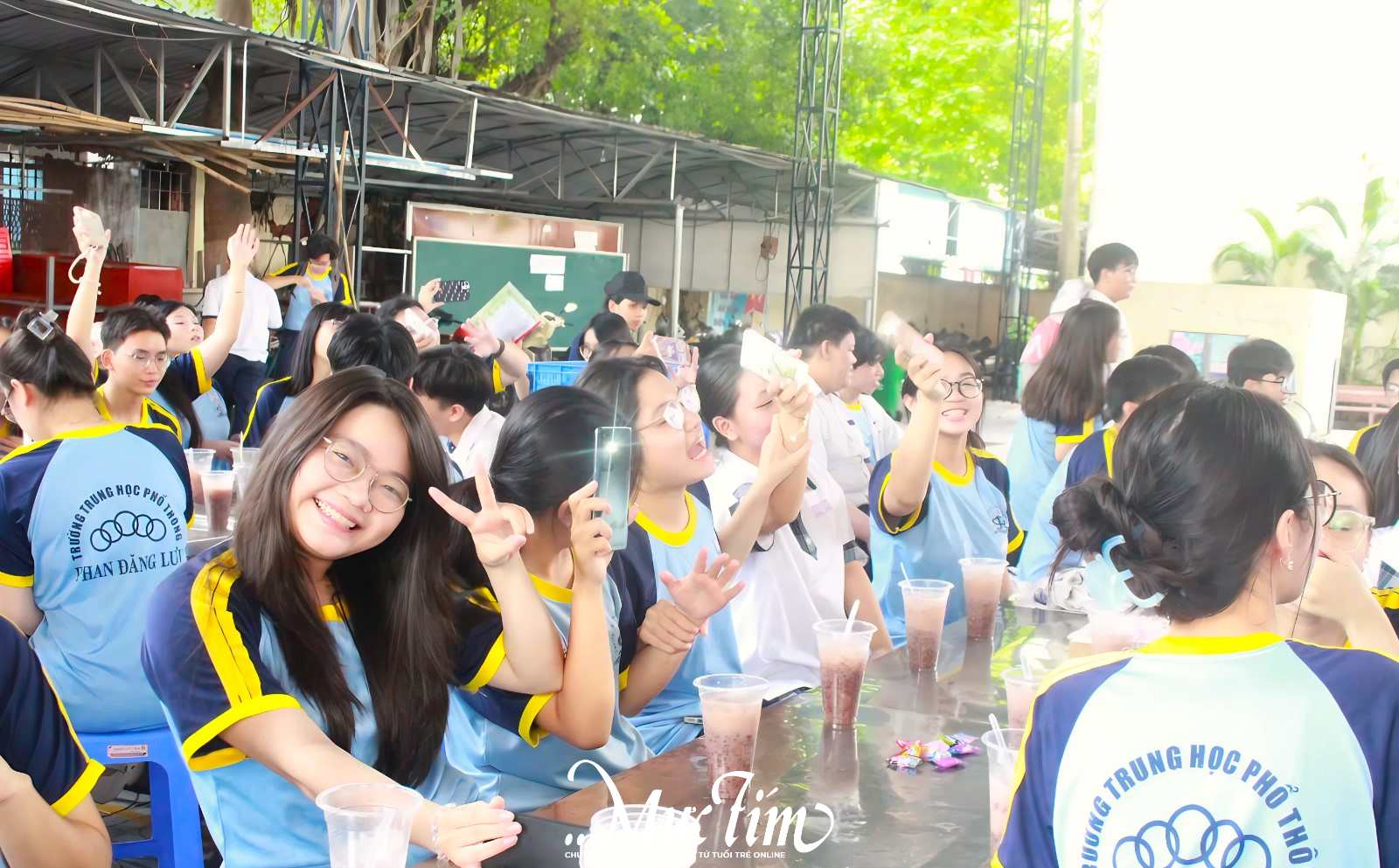 Chè đậu đỏ ngọt ngào từ thầy cô Trường THPT Phan Đăng Lưu- Ảnh 4.