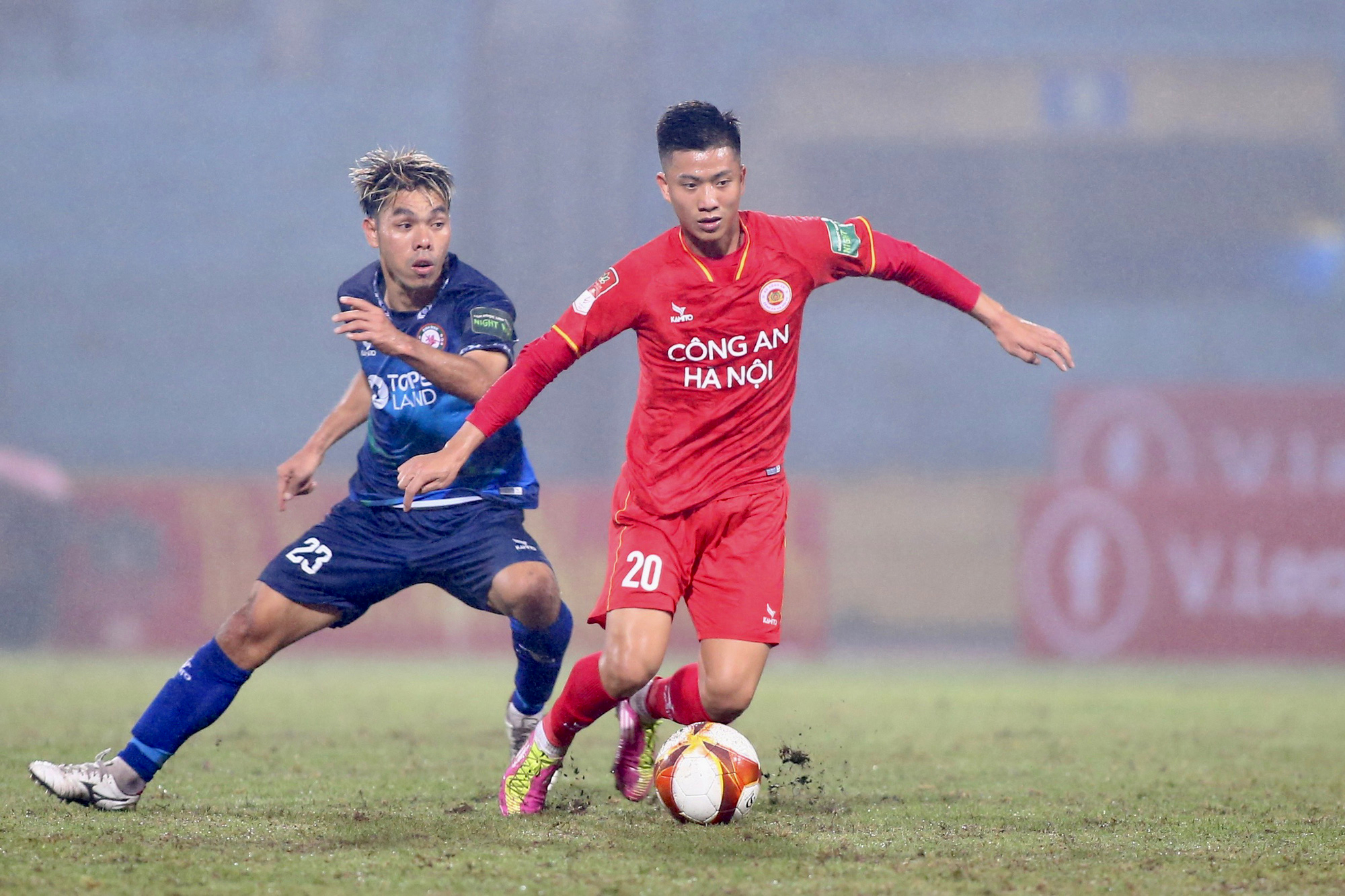 CLB Công An Hà Nội 'trói chân' Phan Văn Đức - Ảnh 1.