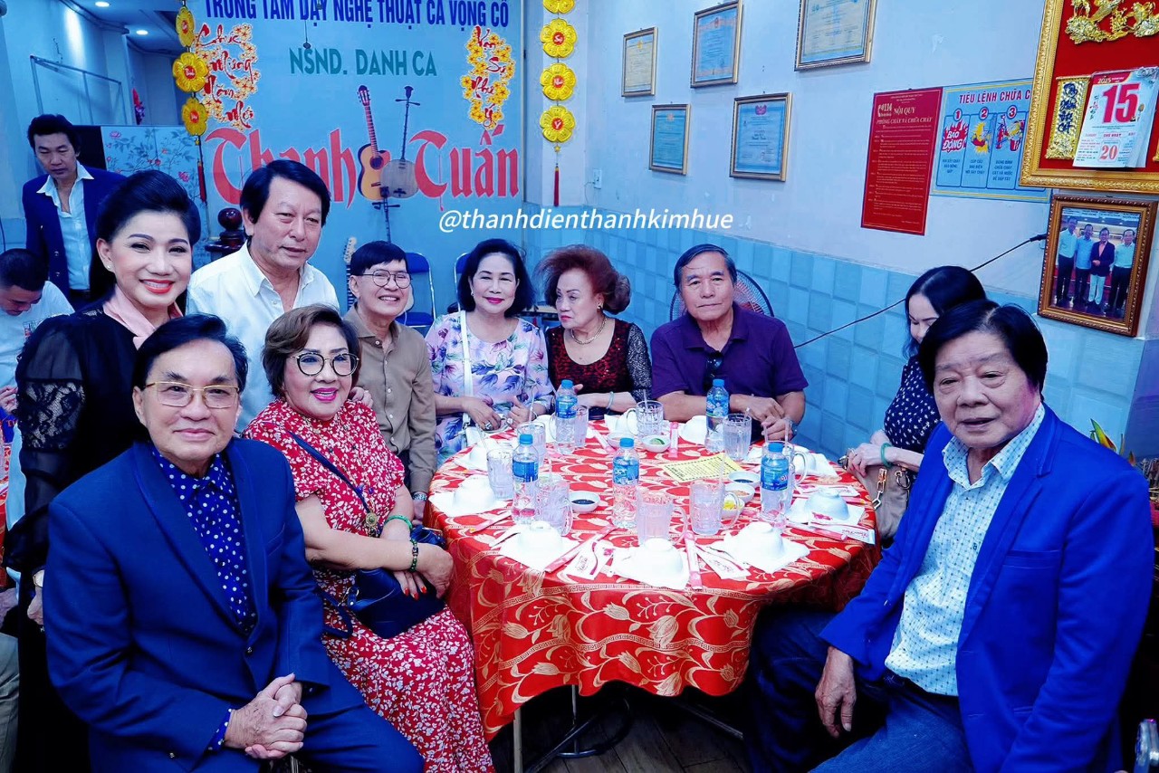 Thanh Dien navštěvuje Thanh Tuan a vypráví vtipné historky o čtyřech jezdcích Zlatého zvonu - Foto 3. Thanh Điền - Ảnh 2.