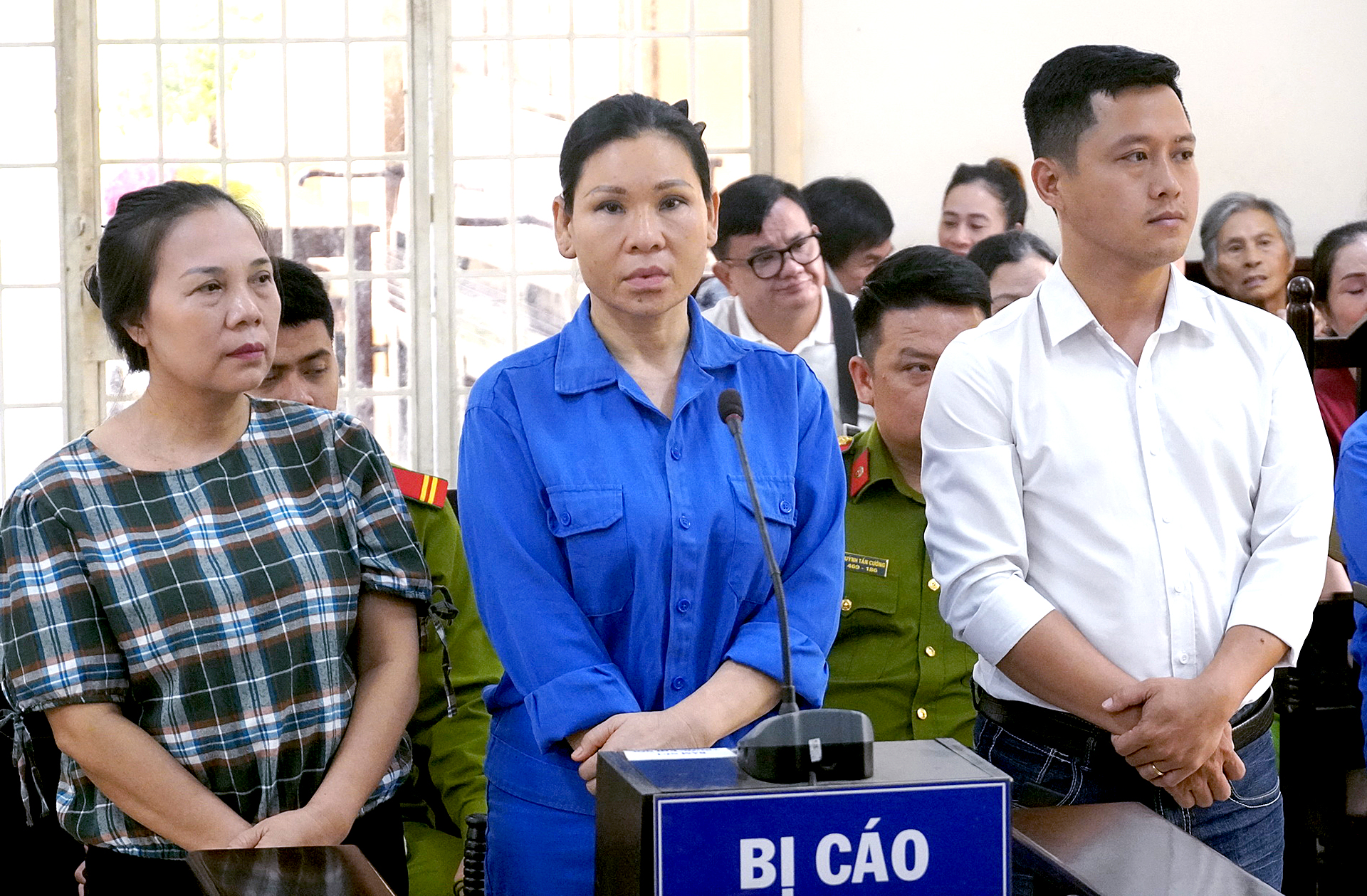 Xét xử ‘nữ đại gia Vũng Tàu’ cho vay gần 1.000 tỉ đồng lãi nặng và rửa tiền - Ảnh 1.