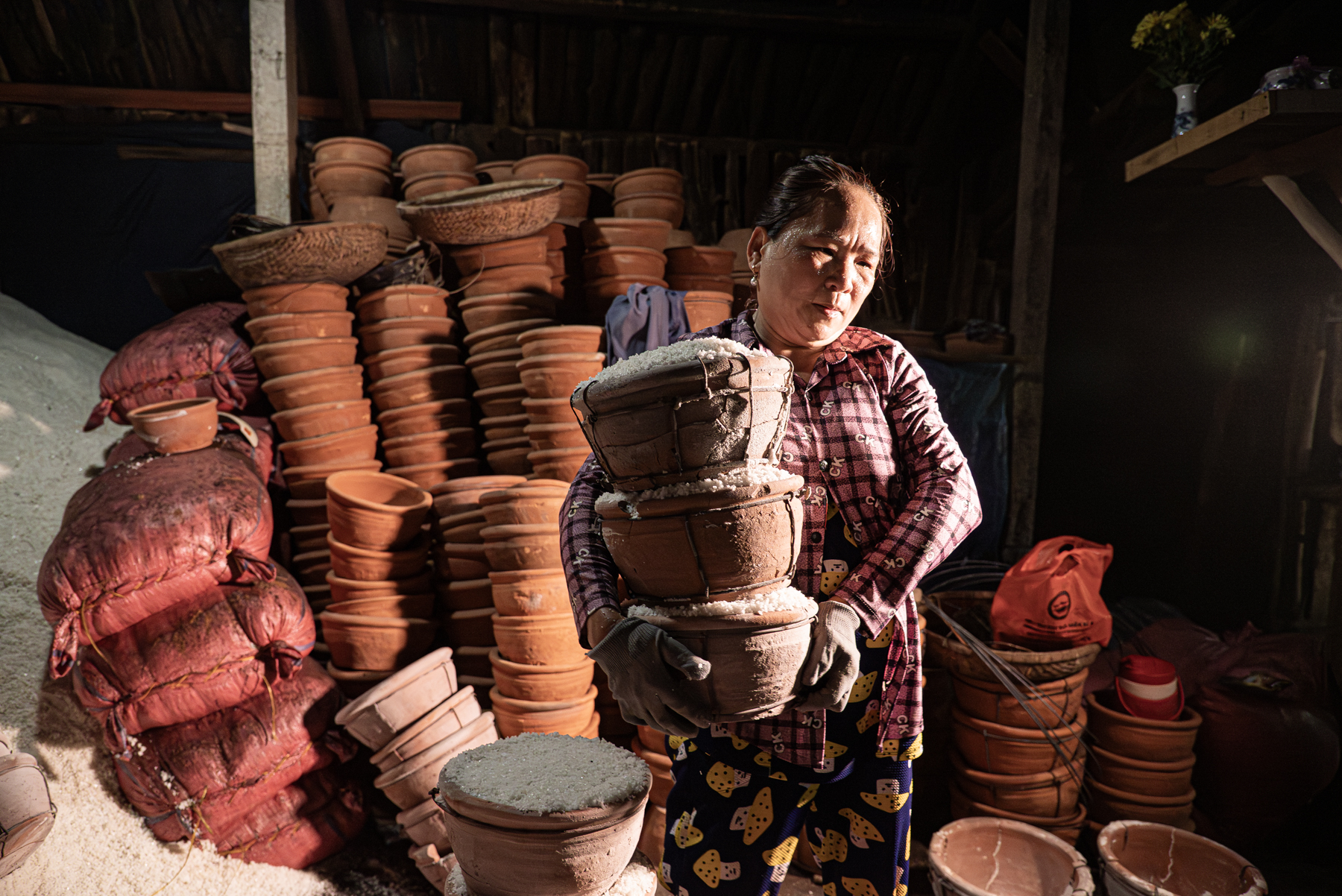 150 سال پرانے نمک گاؤں میں نمک کی کانوں میں رات بھر جاگنا - تصویر 3۔ muối - Ảnh 3.