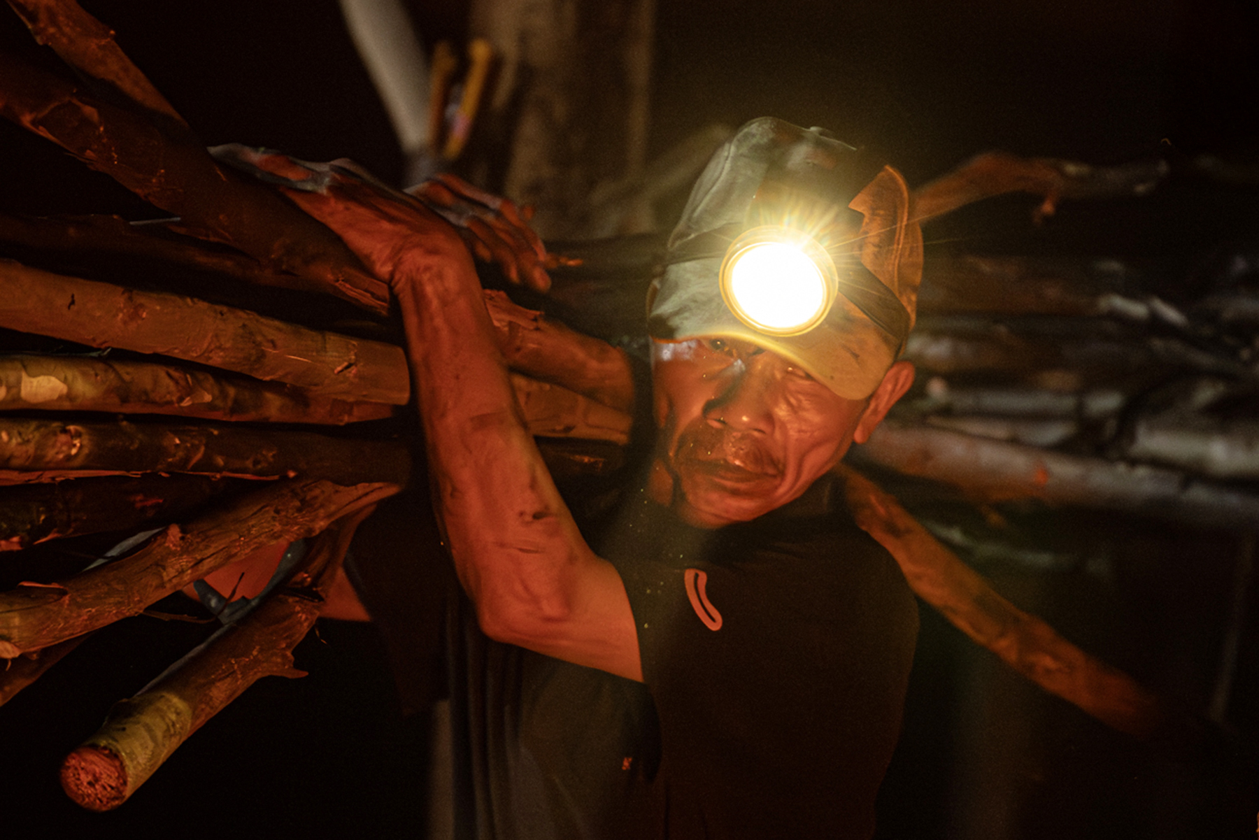 150 سال پرانے نمکین گاؤں میں رات بھر گھر پر رہیں - تصویر 7۔ Trắng đêm hầm muối ở làng muối 150 năm tuổi - Ảnh 7.