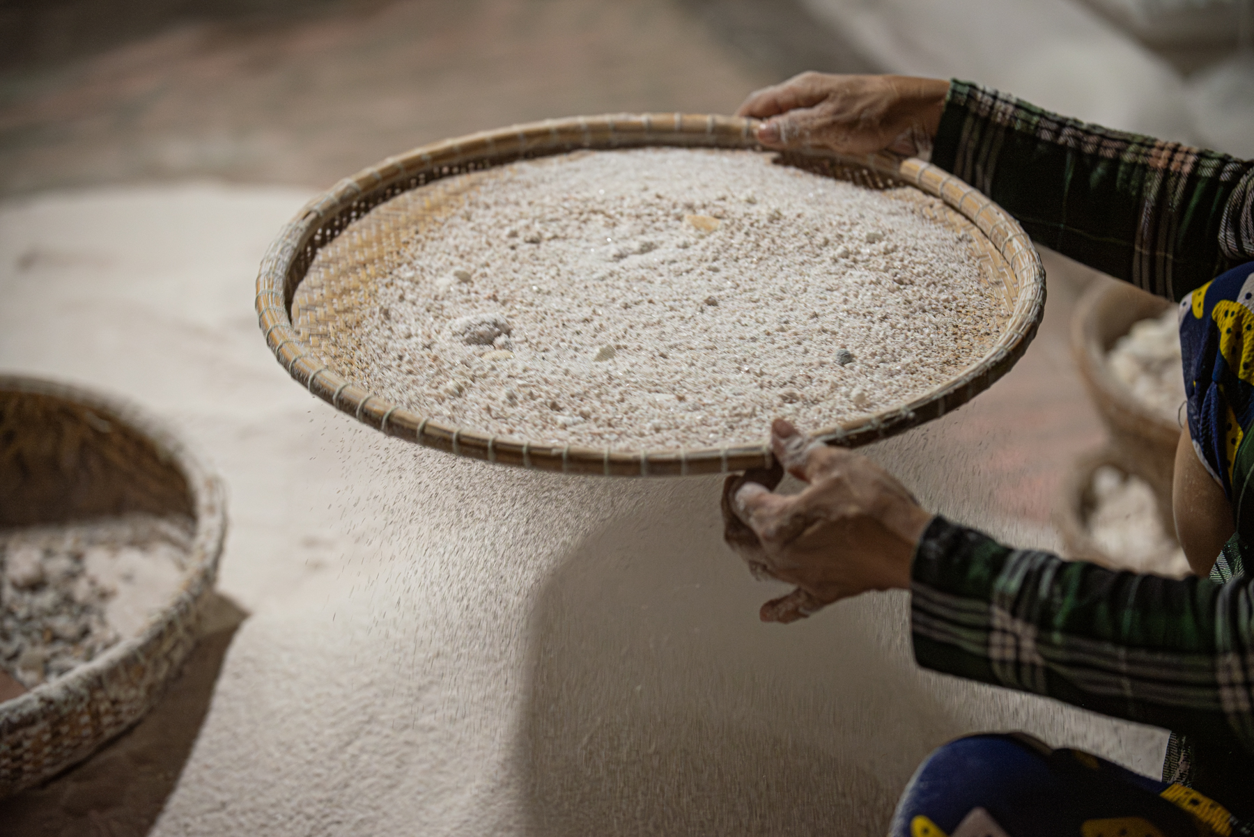 150 سال پرانے نمکین گاؤں میں رات بھر گھر پر رہیں - تصویر 10۔ Trắng đêm hầm muối ở làng muối 150 năm tuổi - Ảnh 10.