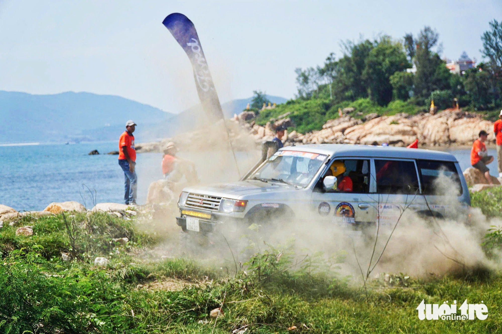 Ekscytujące jest obserwowanie pojazdów terenowych wspinających się po zboczach i brodzących po plaży Nha Trang - zdjęcie 5. Nha Trang - Ảnh 5.