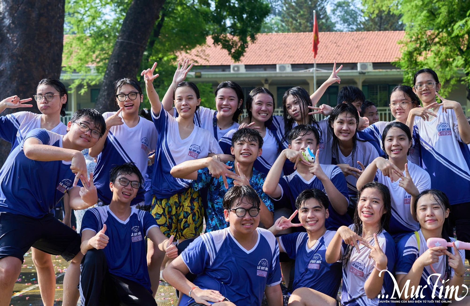 'Bữa tiệc nước' sôi động của học sinh lớp 12 Trường THPT Lê Quý Đôn - Ảnh 11.