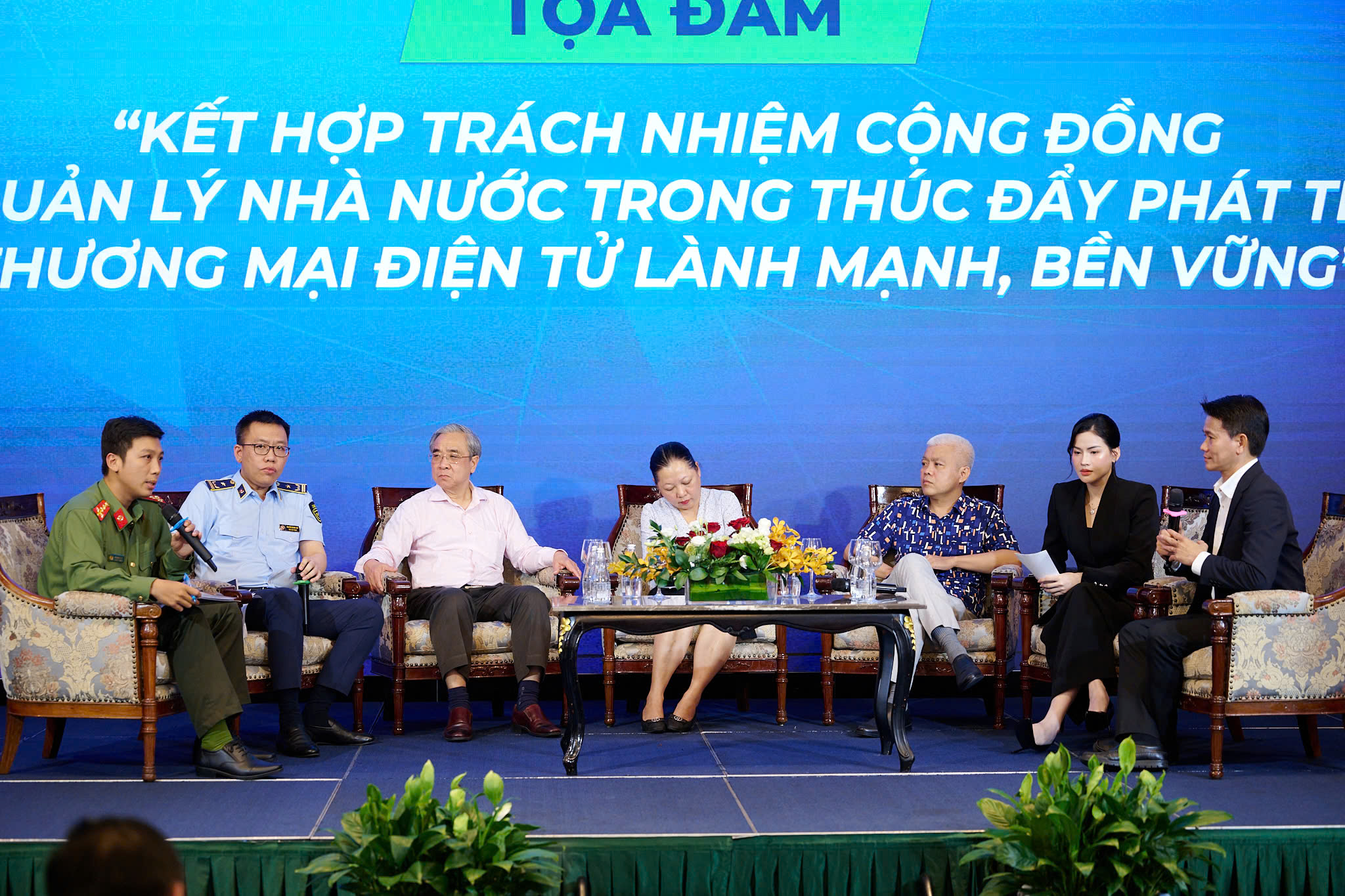 Tick xanh - Ảnh 1.