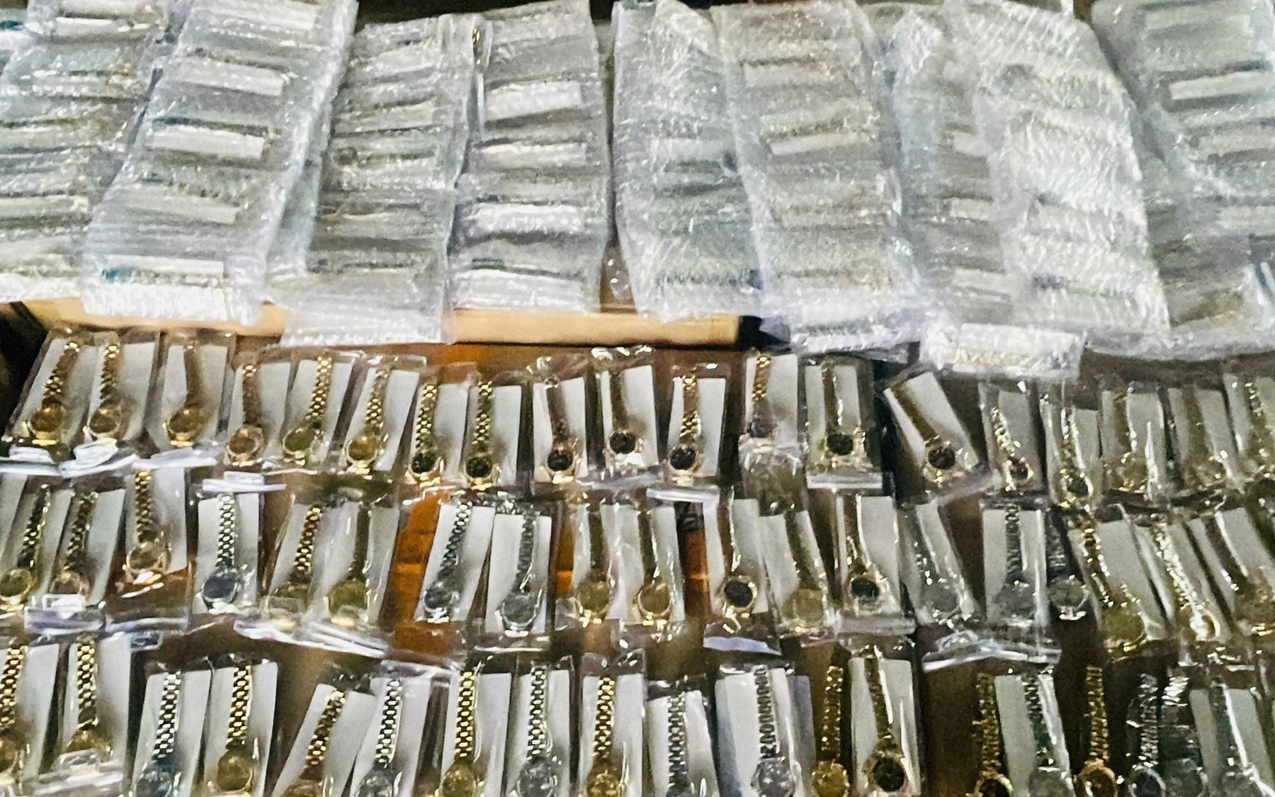 Vietnam shop owner charged over 2,000 fake luxury watches- Ảnh 2.