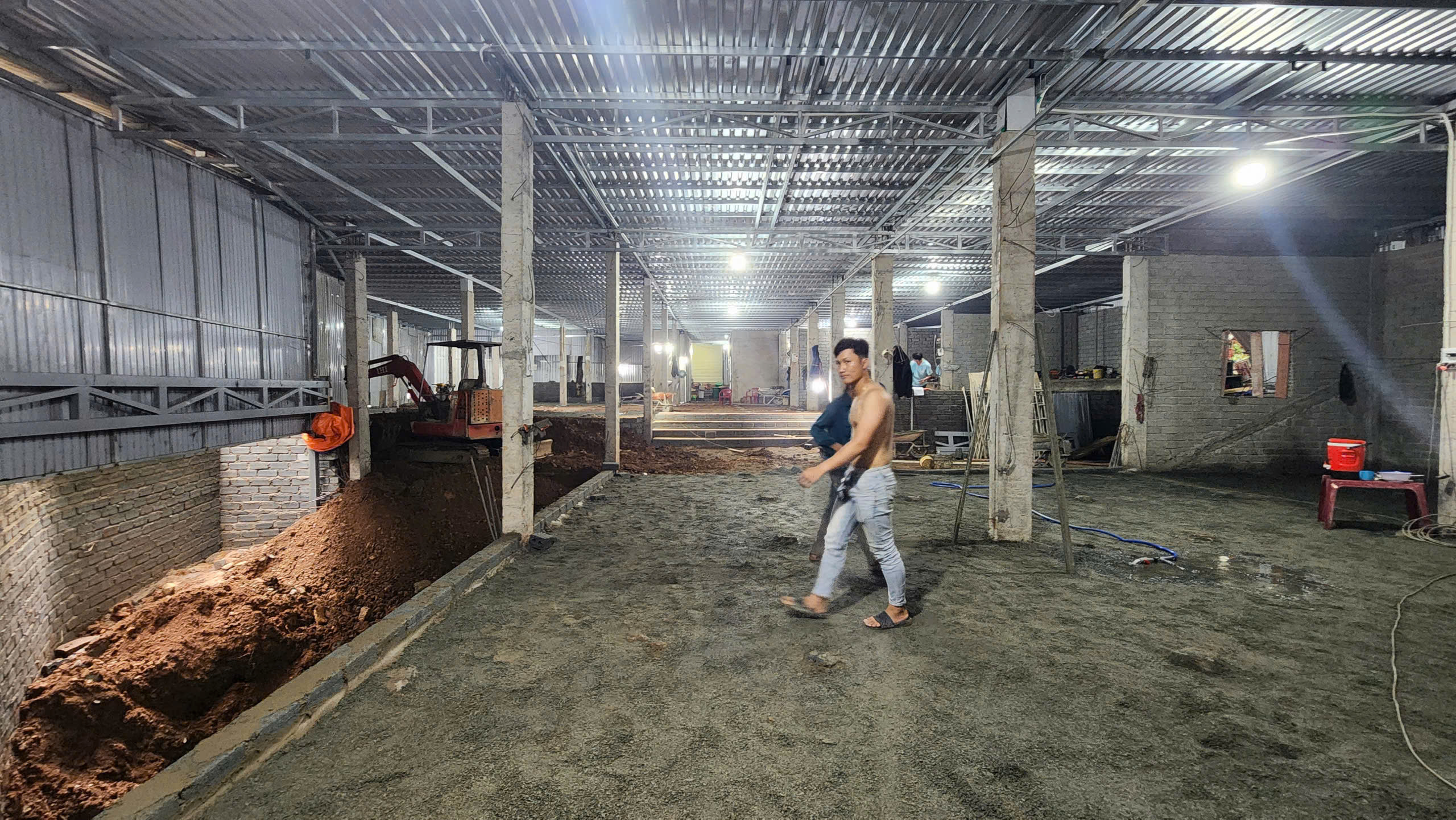 Yêu cầu dừng ngay công trình trái phép, phạt 1 lần vẫn tiếp tục xây dựng trên đèo Bảo Lộc - Ảnh 1.