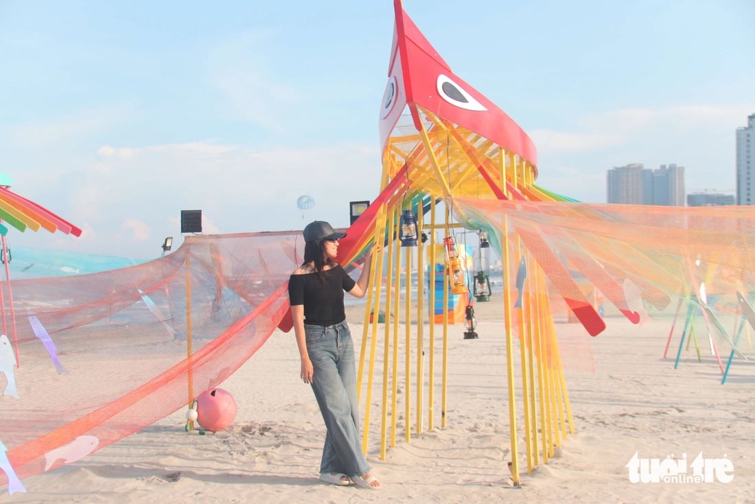Fishing village life comes alive on Da Nang Beach installation space - Ảnh 3. Fishing village life comes alive on Da Nang Beach installation space - Ảnh 3.