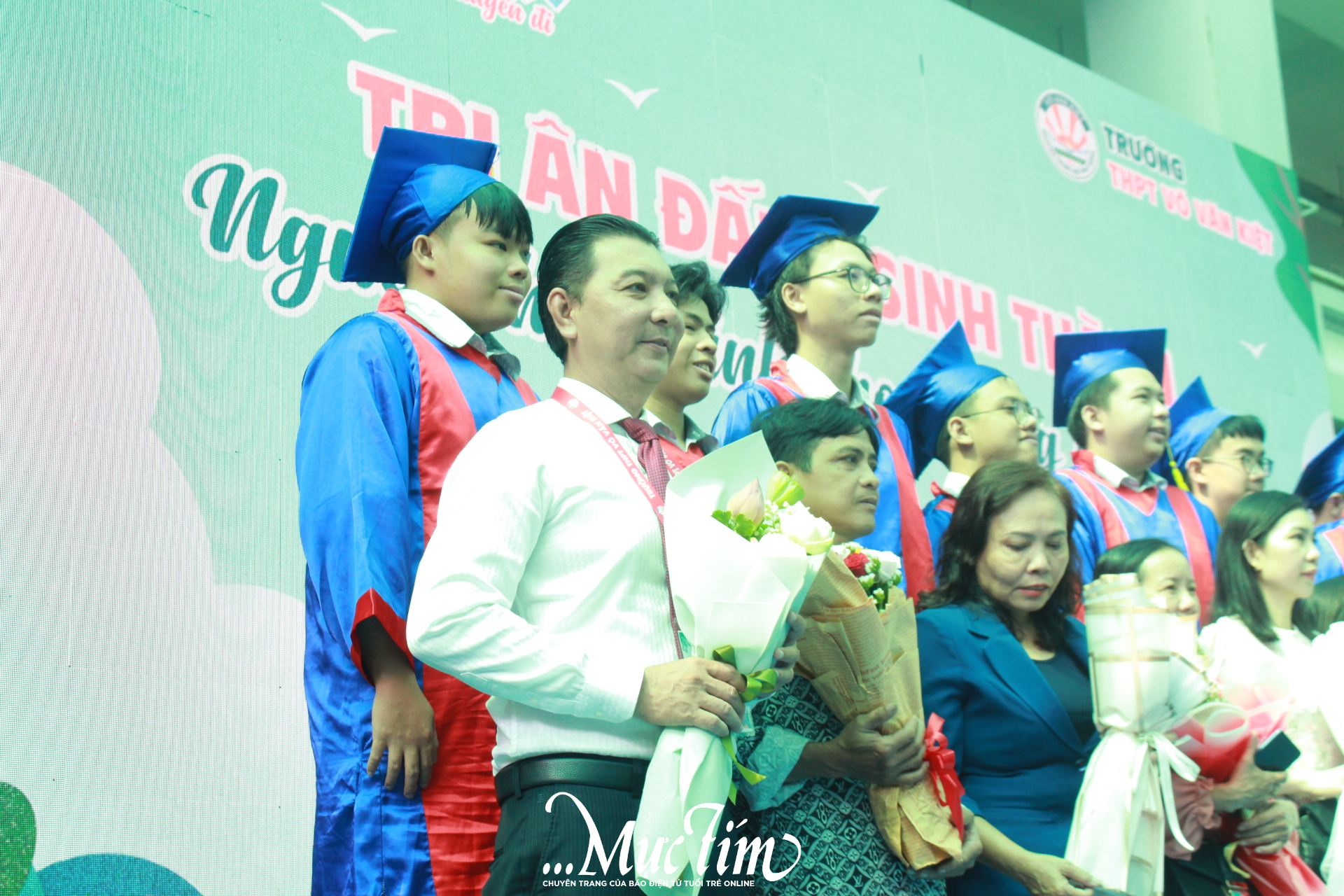 Học sinh Trường THPT Võ Văn Kiệt được cấp 'passport' vào lễ tri ân và trưởng thành- Ảnh 19.