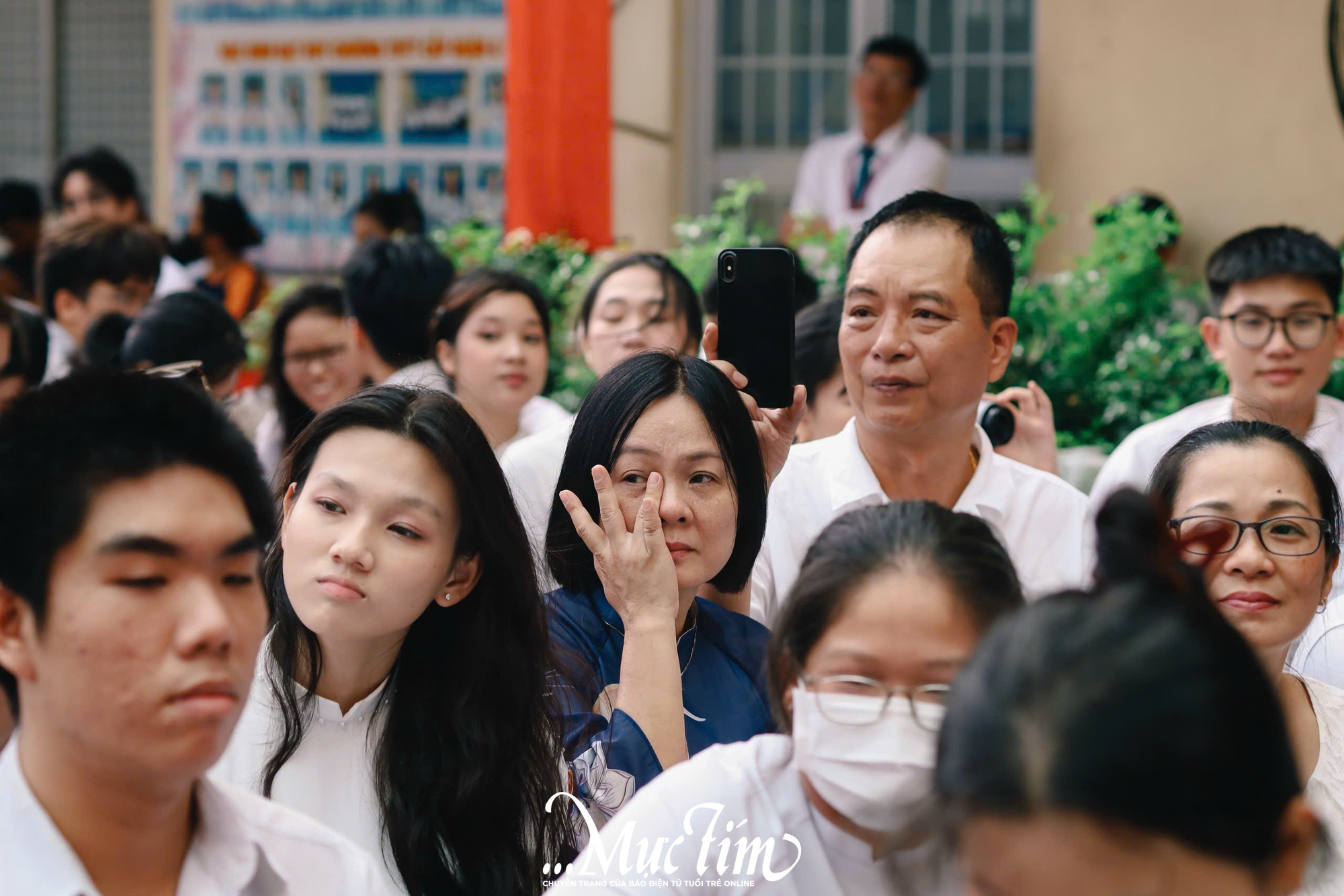 Học sinh Trường THPT Nguyễn Thái Bình cùng nhau tắm ‘mưa’ thanh xuân tạm biệt thời áo trắng - Ảnh 28.