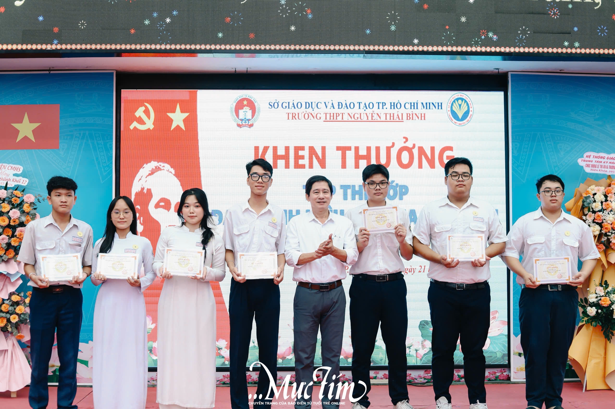 Học sinh Trường THPT Nguyễn Thái Bình cùng nhau tắm ‘mưa’ thanh xuân tạm biệt thời áo trắng - Ảnh 30.