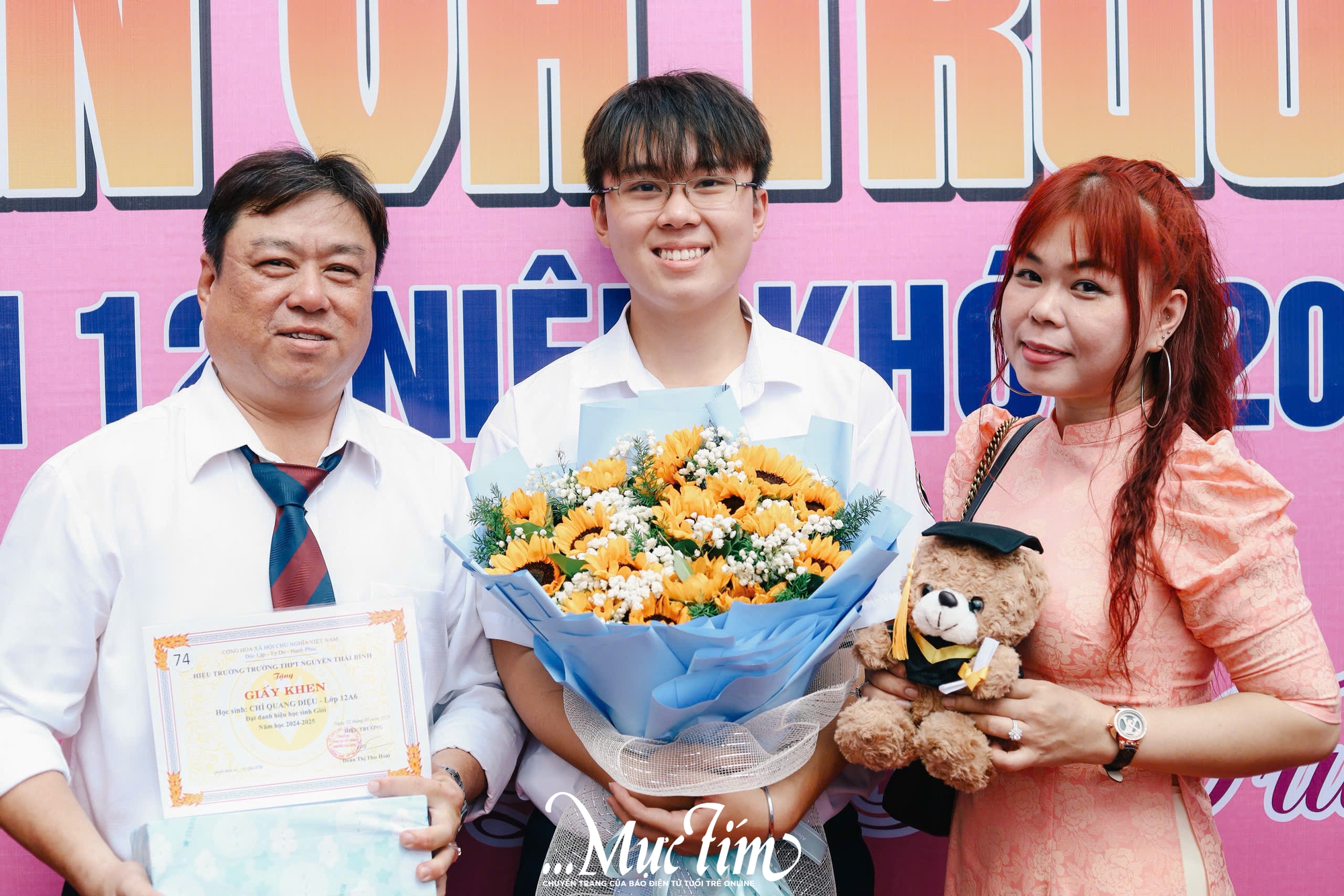Học sinh Trường THPT Nguyễn Thái Bình cùng nhau tắm ‘mưa’ thanh xuân tạm biệt thời áo trắng - Ảnh 41.