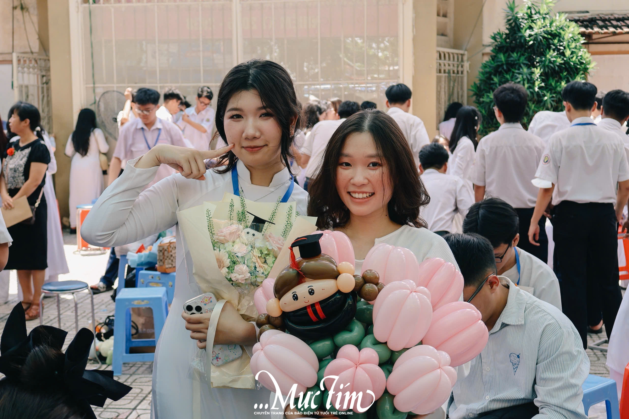 Học sinh Trường THPT Nguyễn Thái Bình cùng nhau tắm ‘mưa’ thanh xuân tạm biệt thời áo trắng - Ảnh 42.