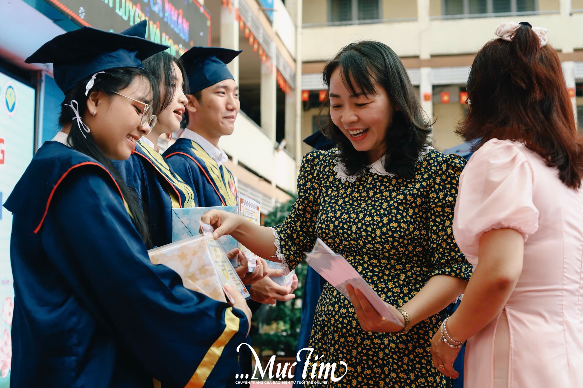 Học sinh Trường THPT Nguyễn Thái Bình cùng nhau tắm ‘mưa’ thanh xuân tạm biệt thời áo trắng - Ảnh 35.