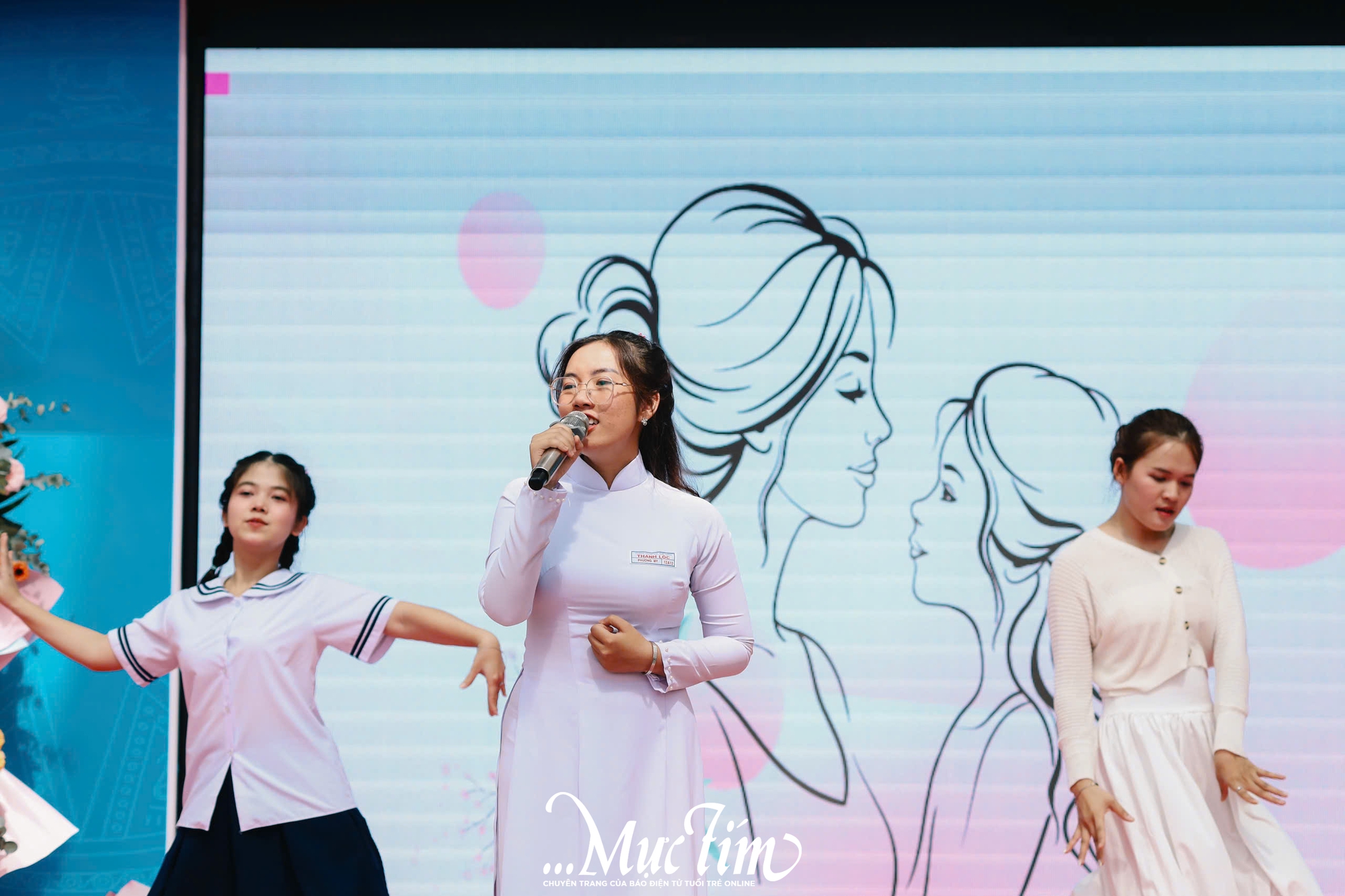 Học sinh Trường THPT Nguyễn Thái Bình cùng nhau tắm ‘mưa’ thanh xuân tạm biệt thời áo trắng - Ảnh 38.