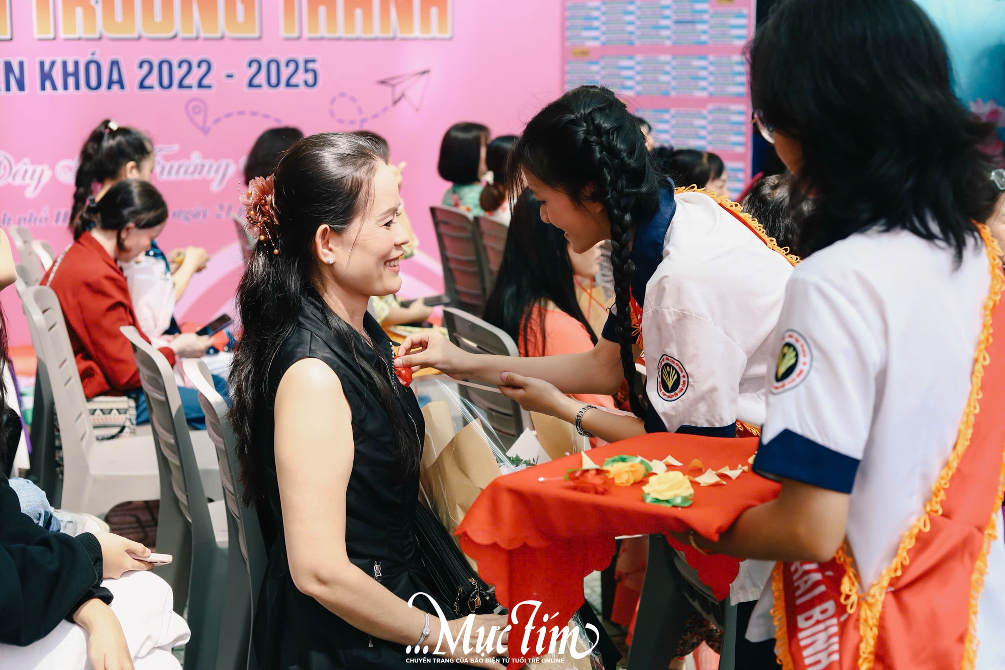 Học sinh Trường THPT Nguyễn Thái Bình cùng nhau tắm ‘mưa’ thanh xuân tạm biệt thời áo trắng - Ảnh 54.