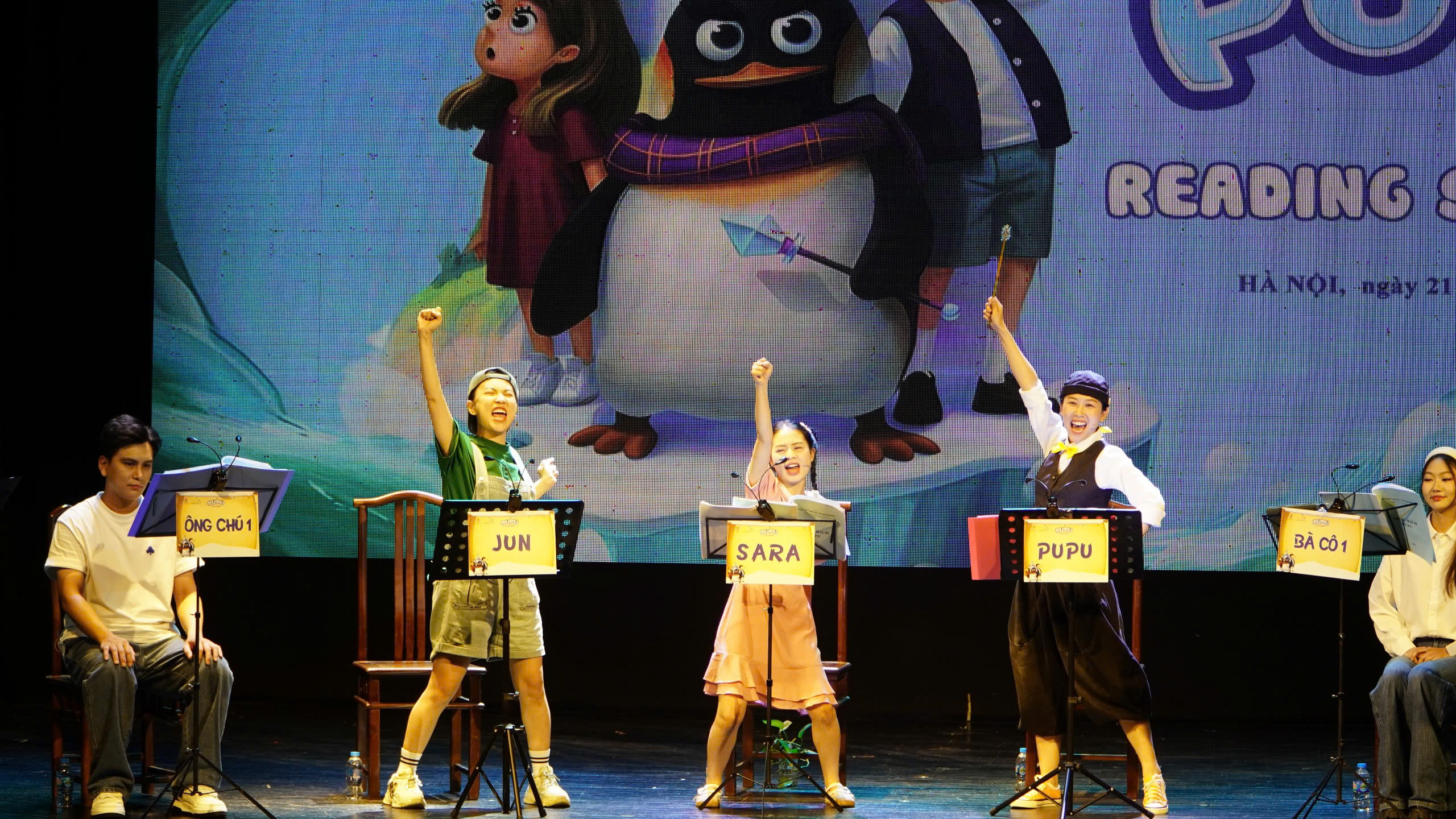 តន្ត្រីគឺអស្ចារ្យប៉ុន្តែមានទស្សនិកជនតិចតួចប៉ុន្តែការសម្ដែងគឺគួរឱ្យទាក់ទាញ - រូបថត 2 ។ Nhạc kịch rực rỡ còn ít khán giả, mà diễn đọc kịch lại hấp dẫn - Ảnh 2.