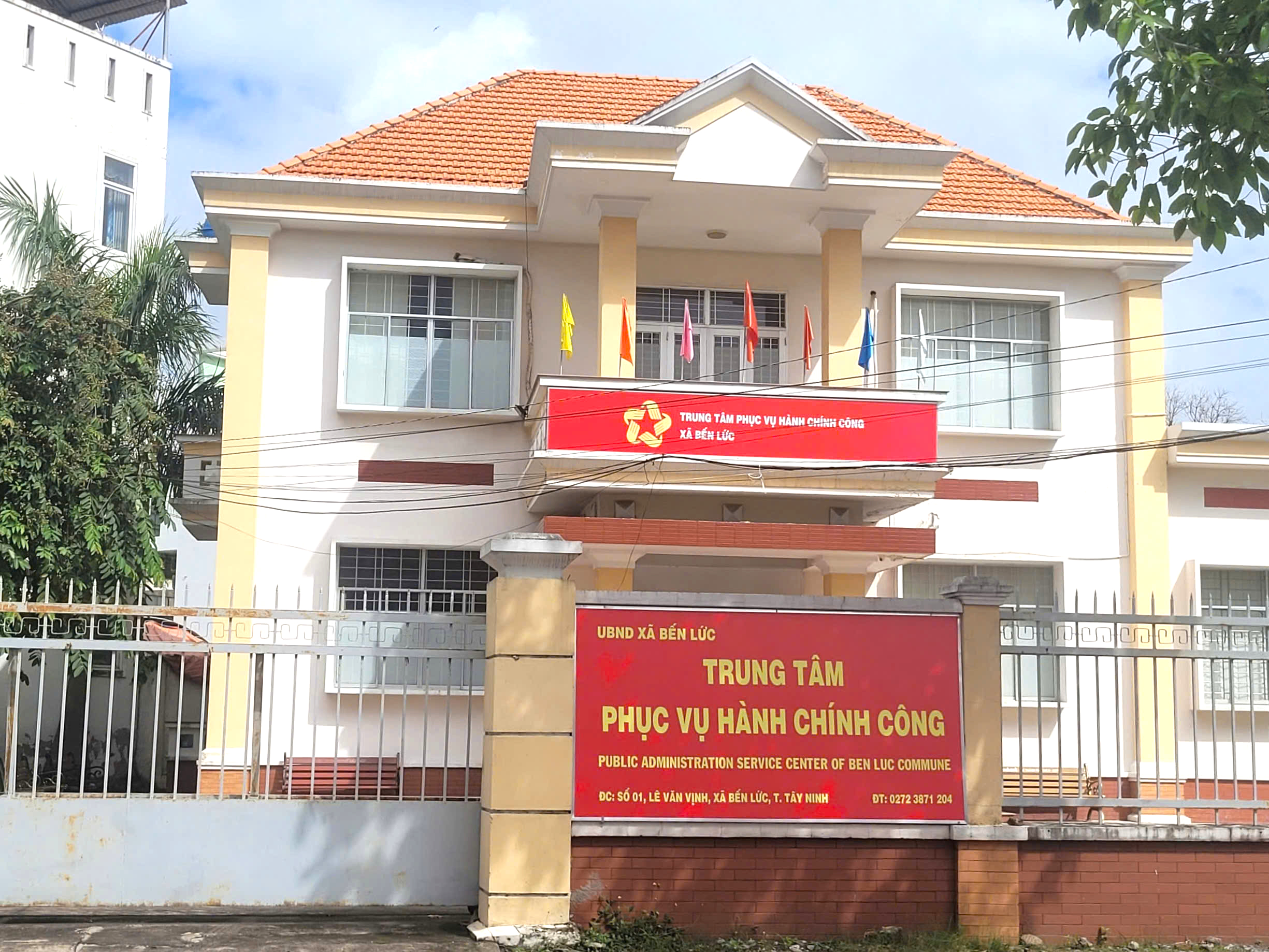 Nhiều xã mới ở Long An đã gắn biển tên Tây Ninh - Ảnh 2.