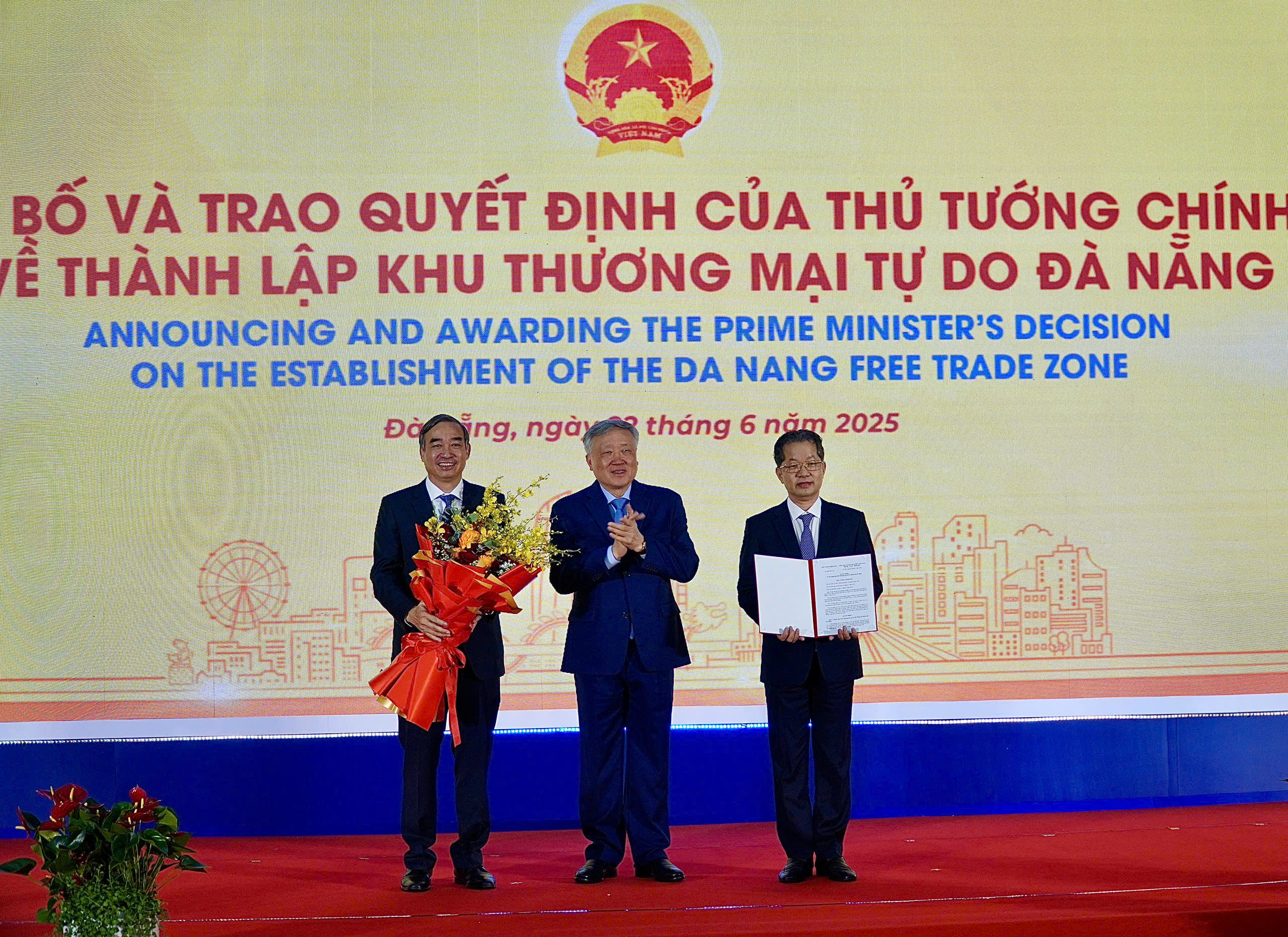 Phó thủ tướng Nguyễn Hòa Bình: Khu thương mại tự do Đà Nẵng là đầu tiên nhưng phải chắc thắng - Ảnh 1.