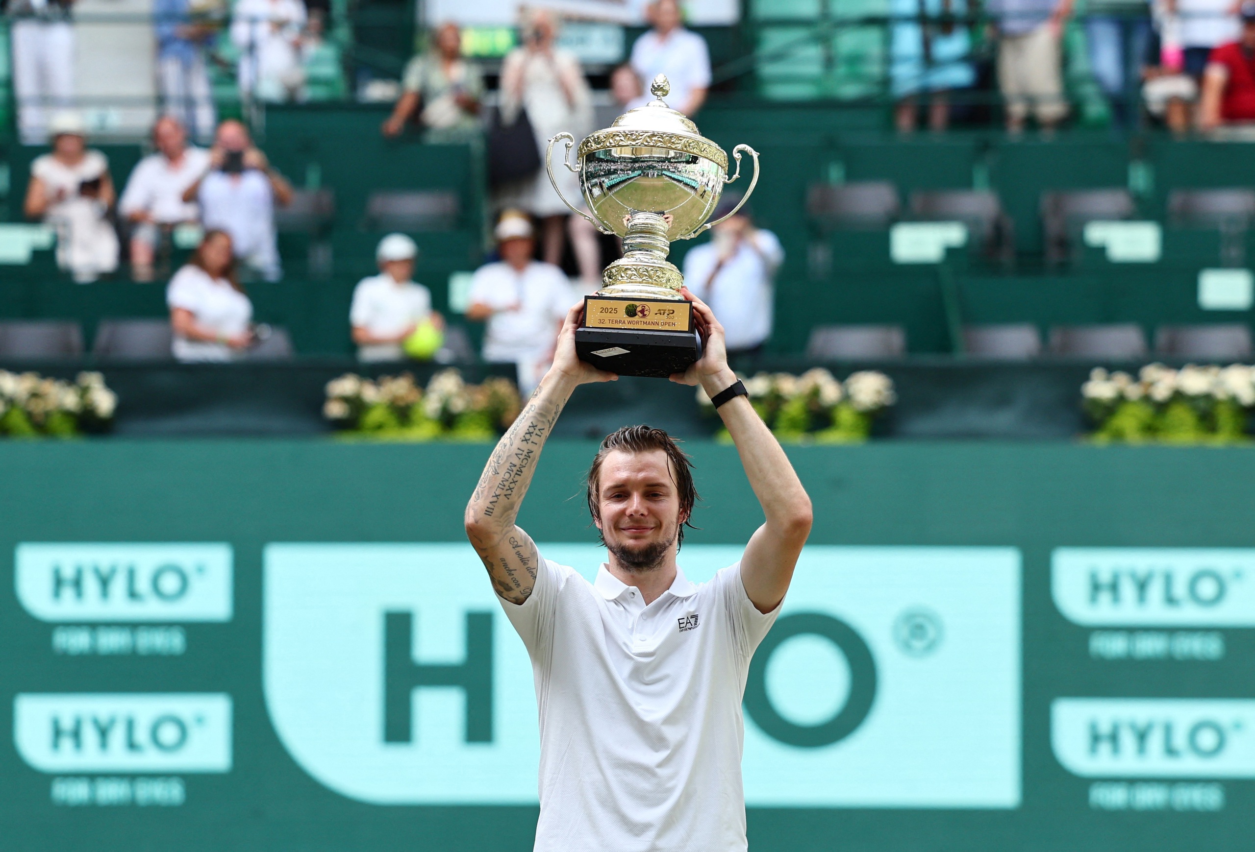 A tennis player in action during the Halle Open tournament, showcasing intense competition