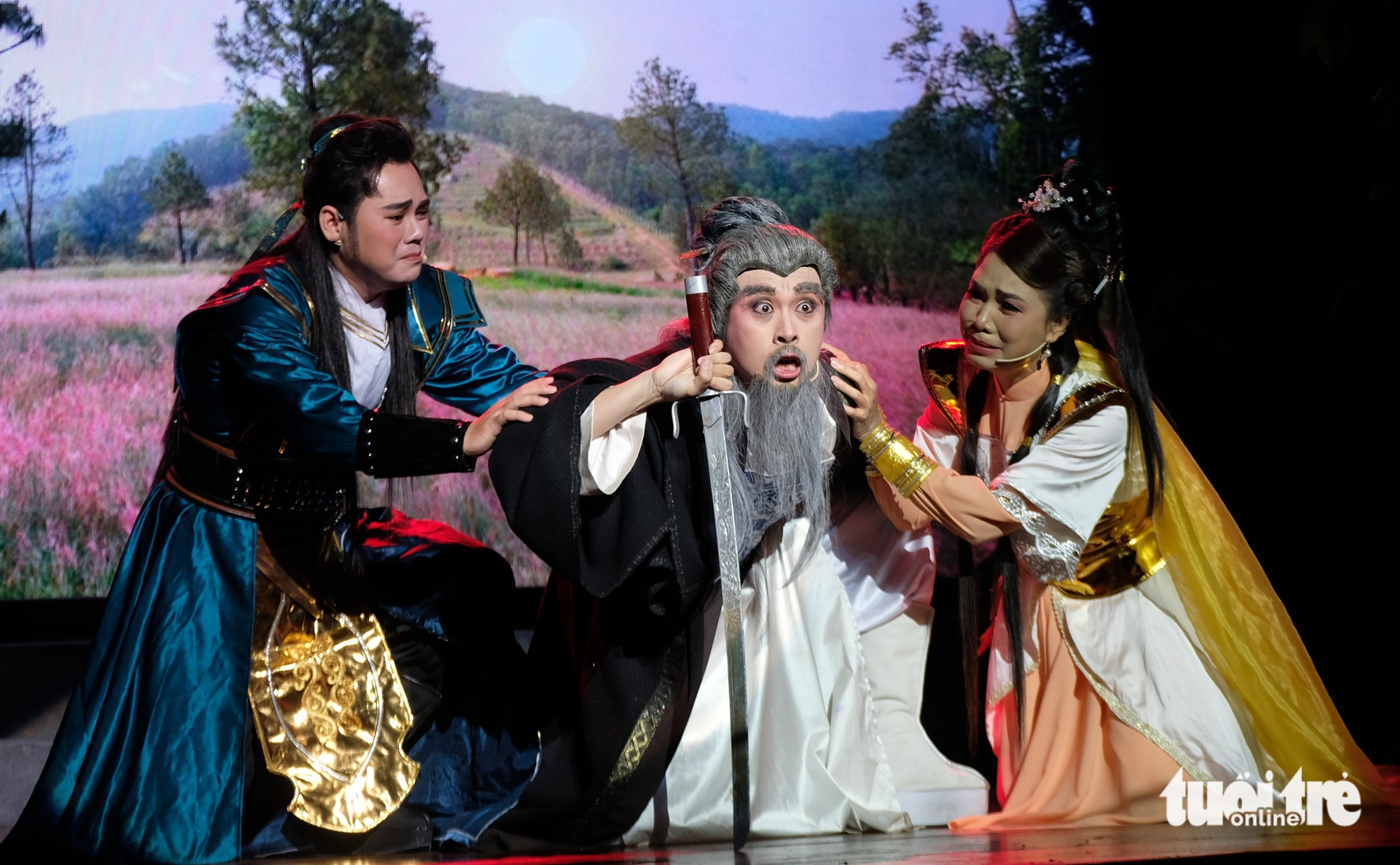 Gánh cỏ sông Hàn - Ảnh 4.