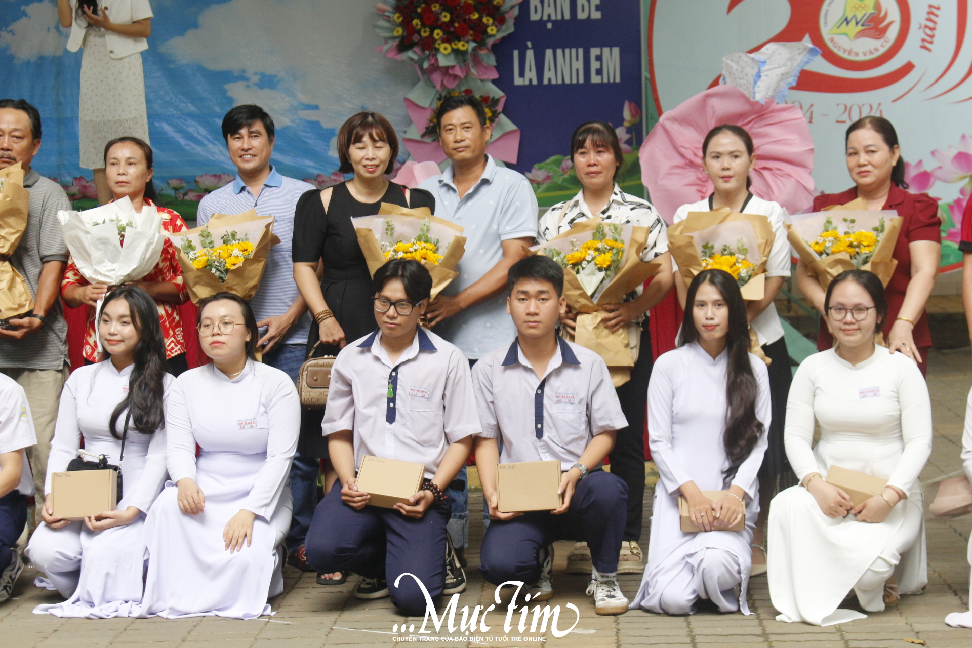 Hiệu trưởng Trường THPT Nguyễn Văn Cừ dặn dò học sinh: Dù sớm hay muộn cũng phải về đích - Ảnh 22.
