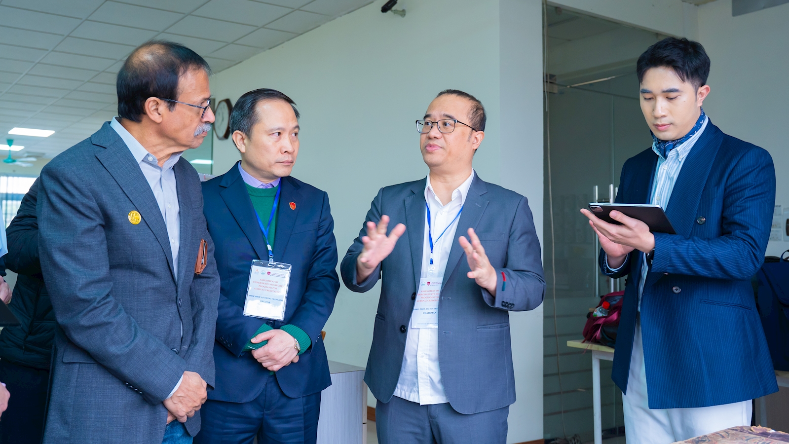 Trường đại học Kinh tế, Đại học Quốc gia Hà Nội đạt kiểm định ACBSP bốn chương trình đào tạo - Ảnh 3.