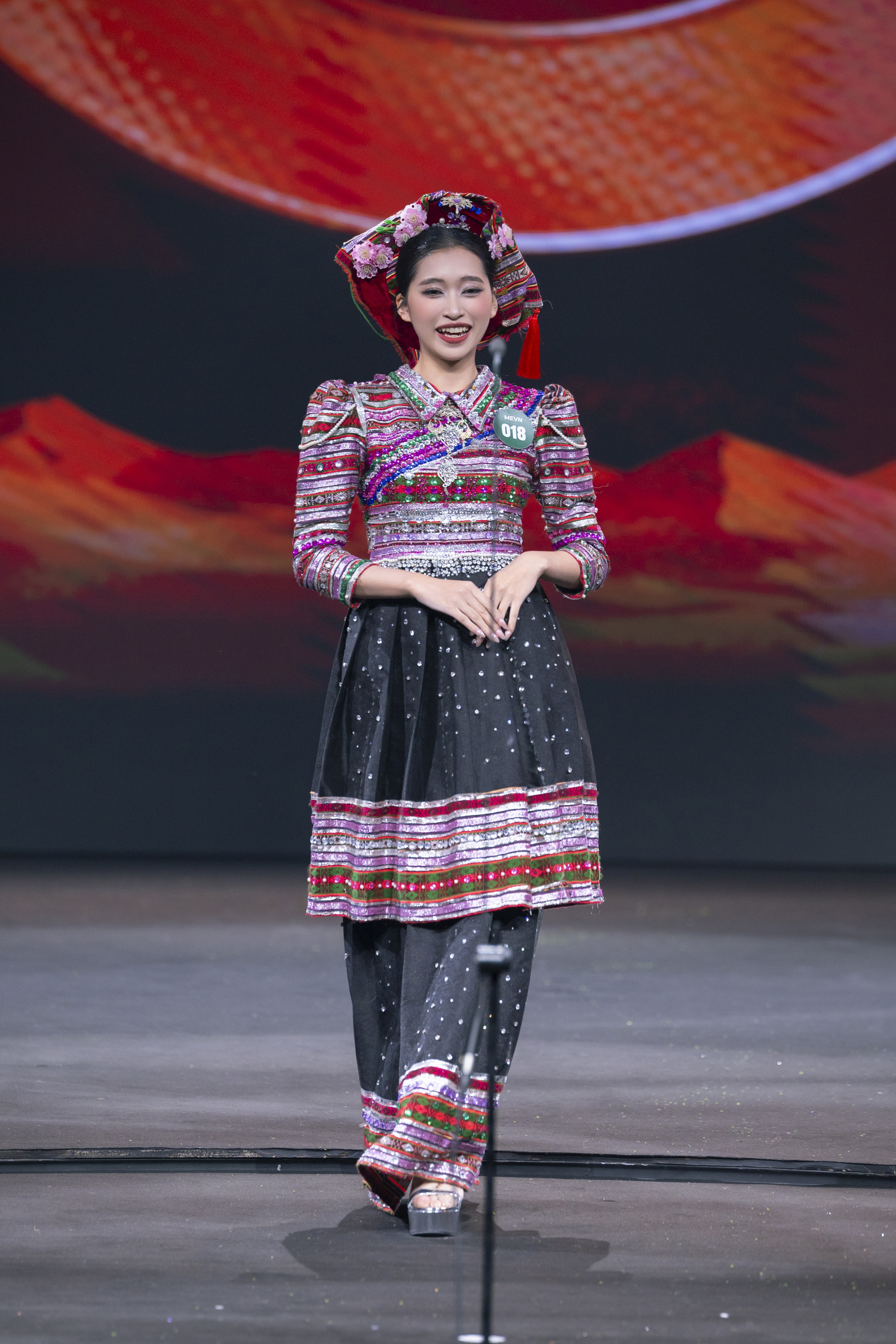 - Ảnh 7. Người đẹp dự thi Hoa hậu Trái đất Miss Earth Vietnam sẽ mặc trang phục từ bao bì nhựa, vỏ lon - Ảnh 7.