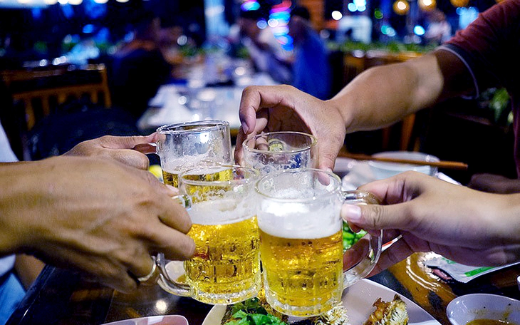 After-work drinks in Vietnam: A social ritual or a risky habit?- Ảnh 2.